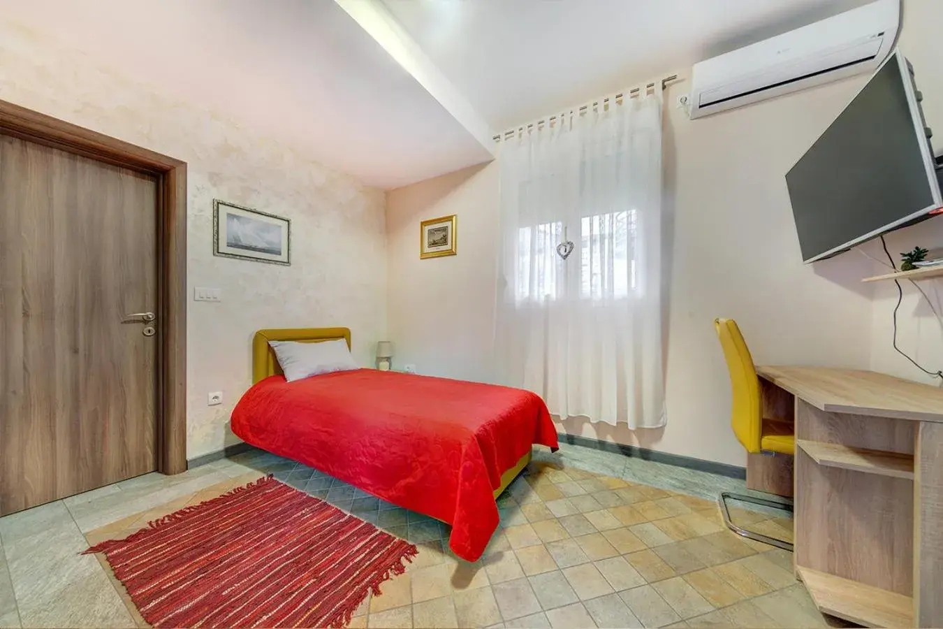 Single Room - single occupancy in Castelomi Single Room - single occupancy in Castelomi