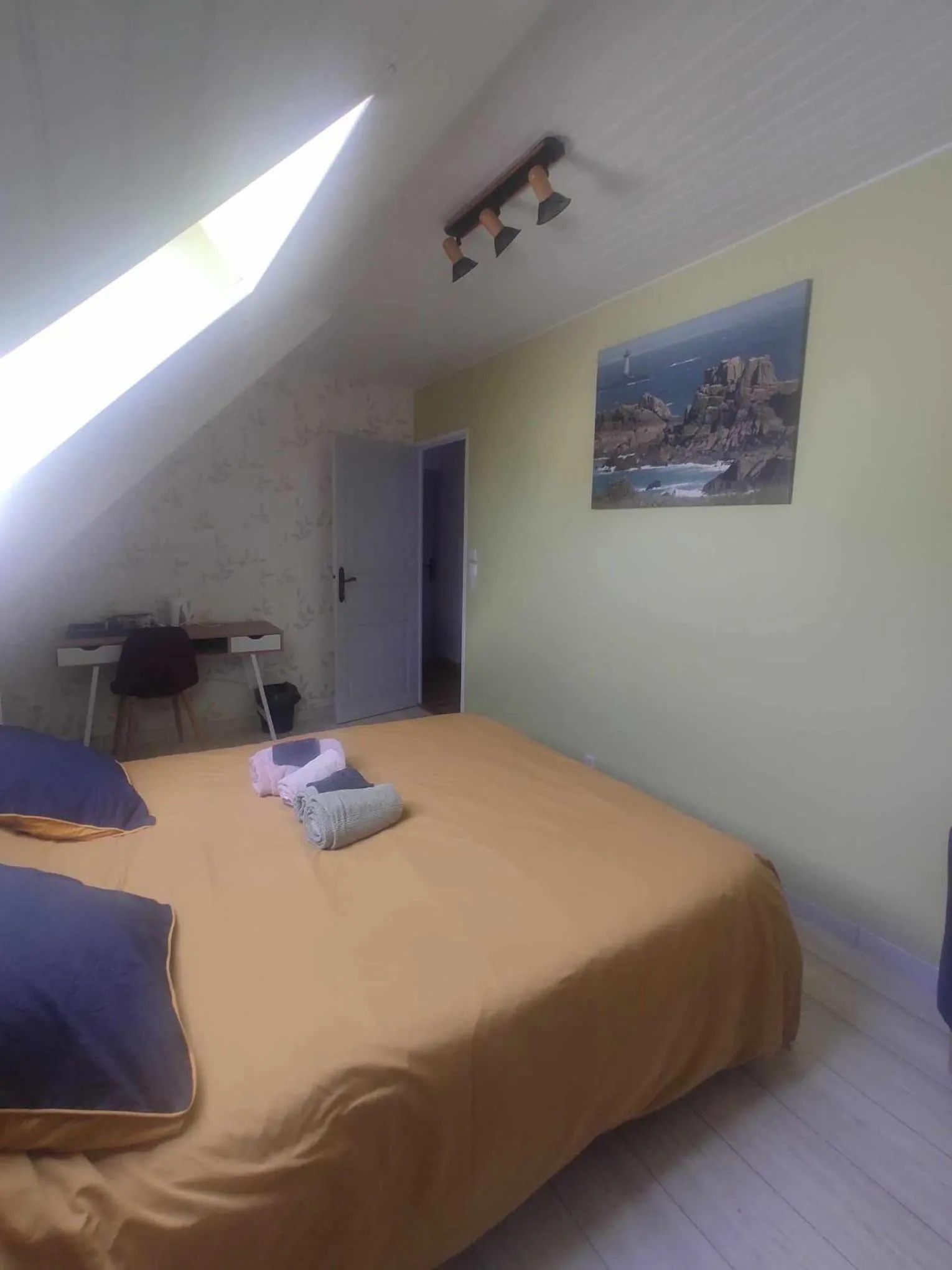 Photo of the whole room, Bed in Fée Morgane - Chambres