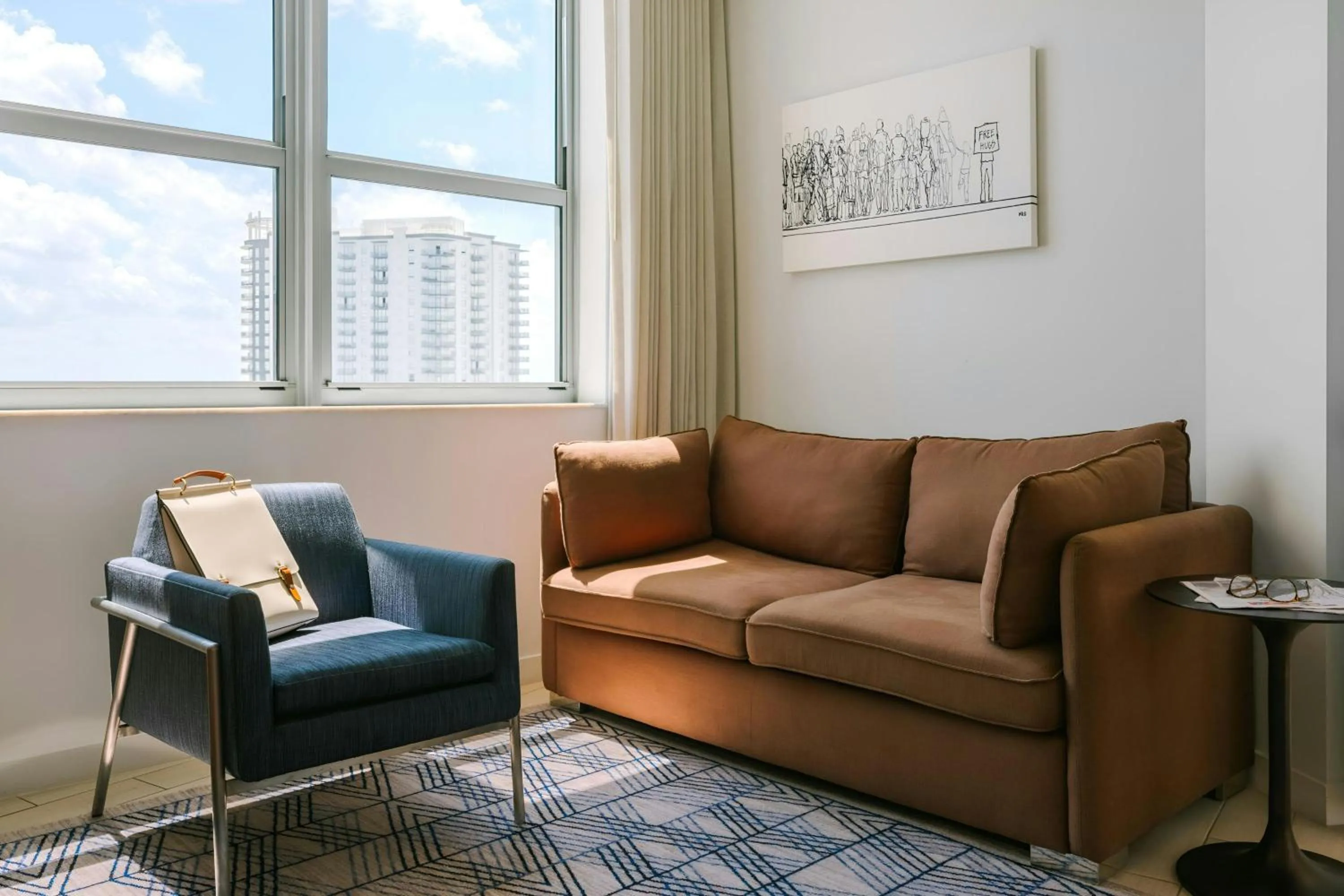 Living room in The Circ Hotel Hollywood, Sonder by Marriott Bonvoy