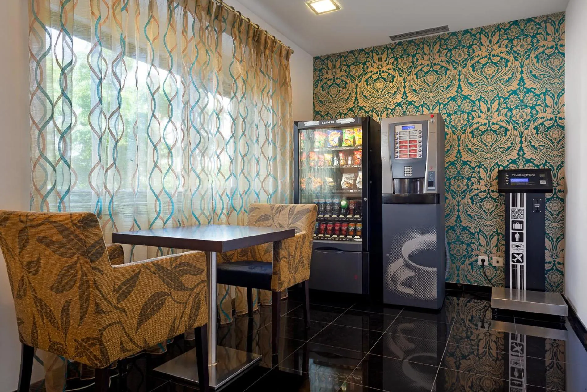 Communal lounge/ TV room in Hotel DAH - Dom Afonso Henriques