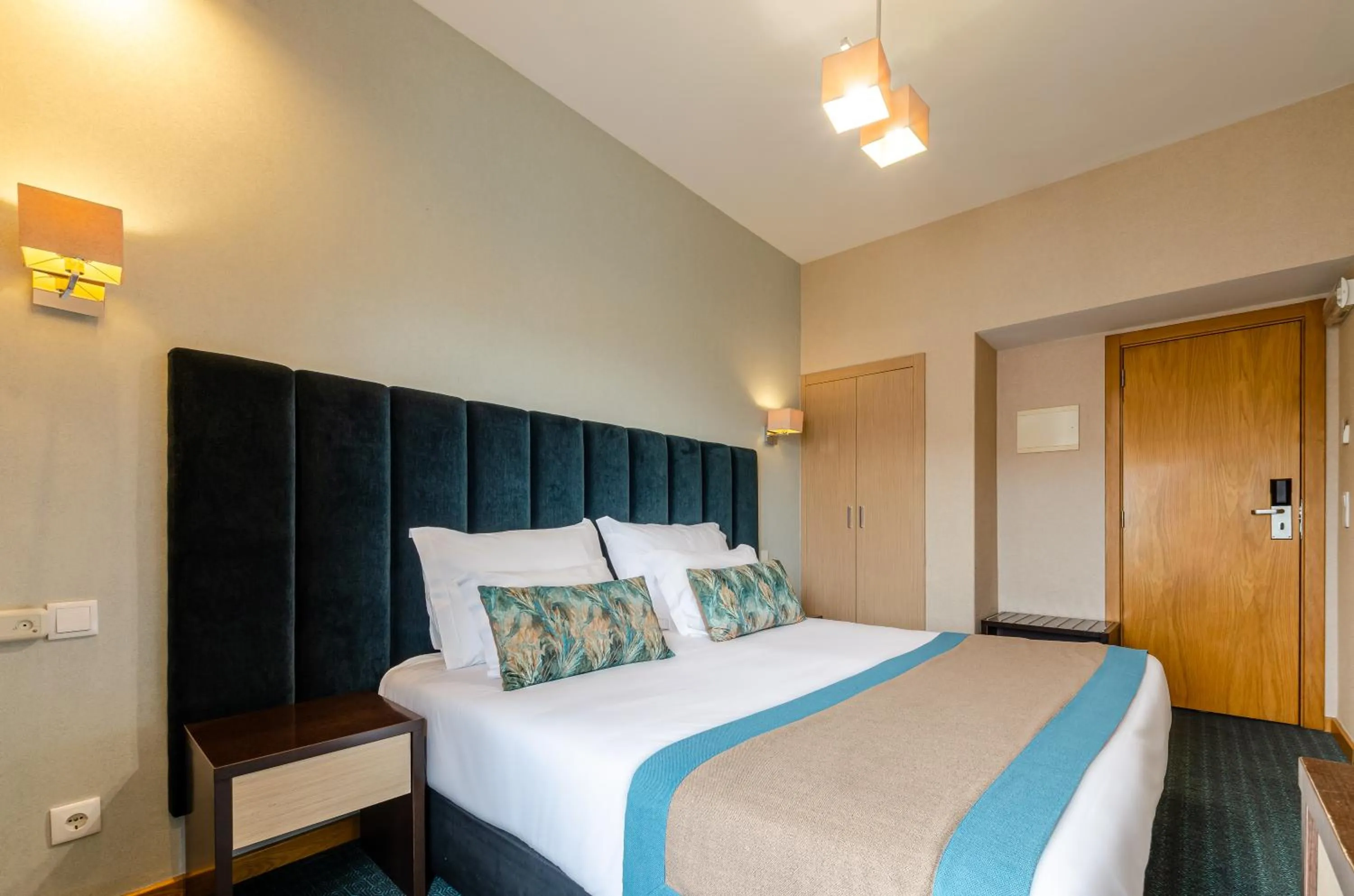 Bedroom, Bed in Hotel DAH - Dom Afonso Henriques