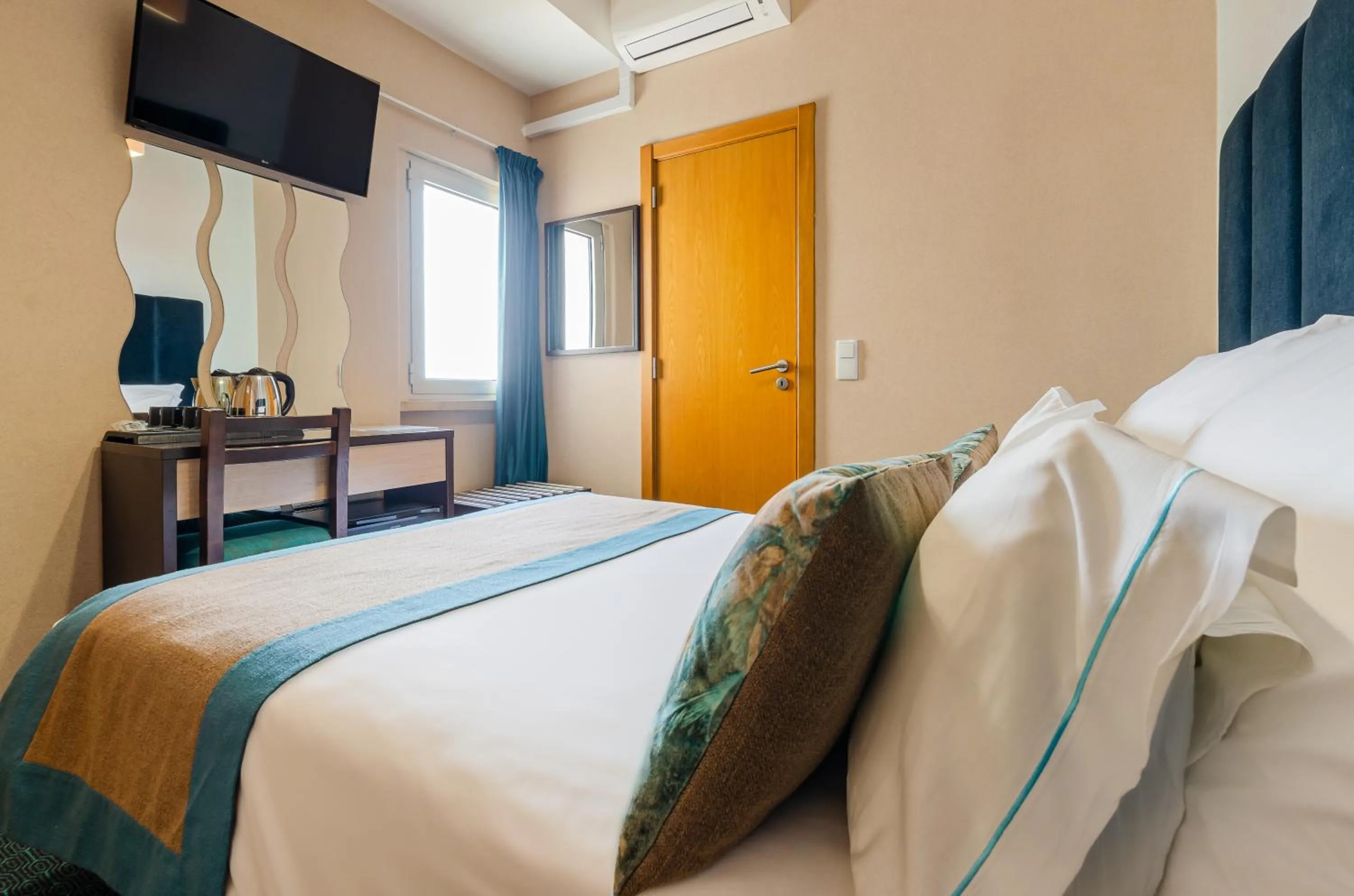 Bedroom, Bed in Hotel DAH - Dom Afonso Henriques