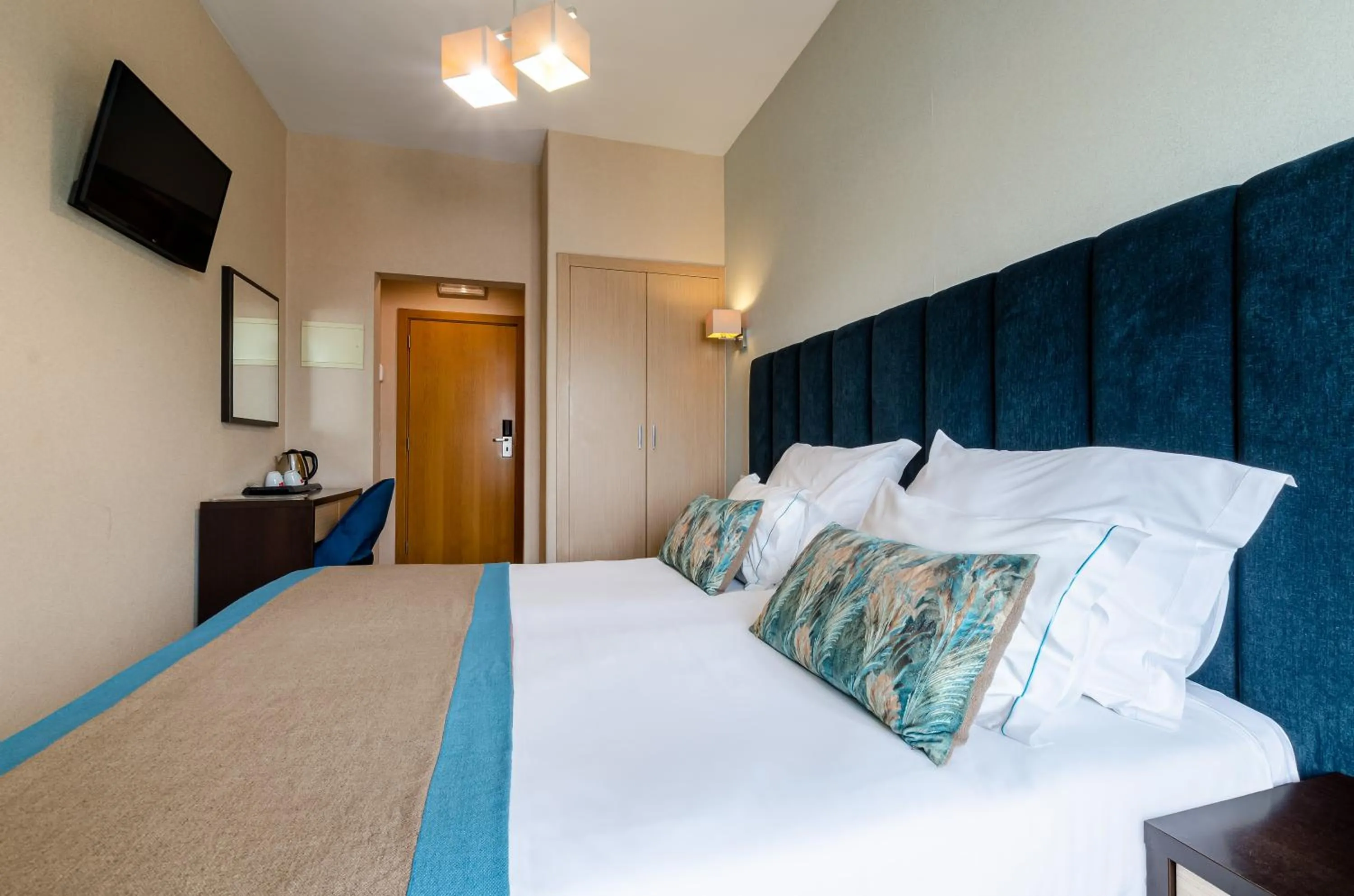 Bedroom, Bed in Hotel DAH - Dom Afonso Henriques