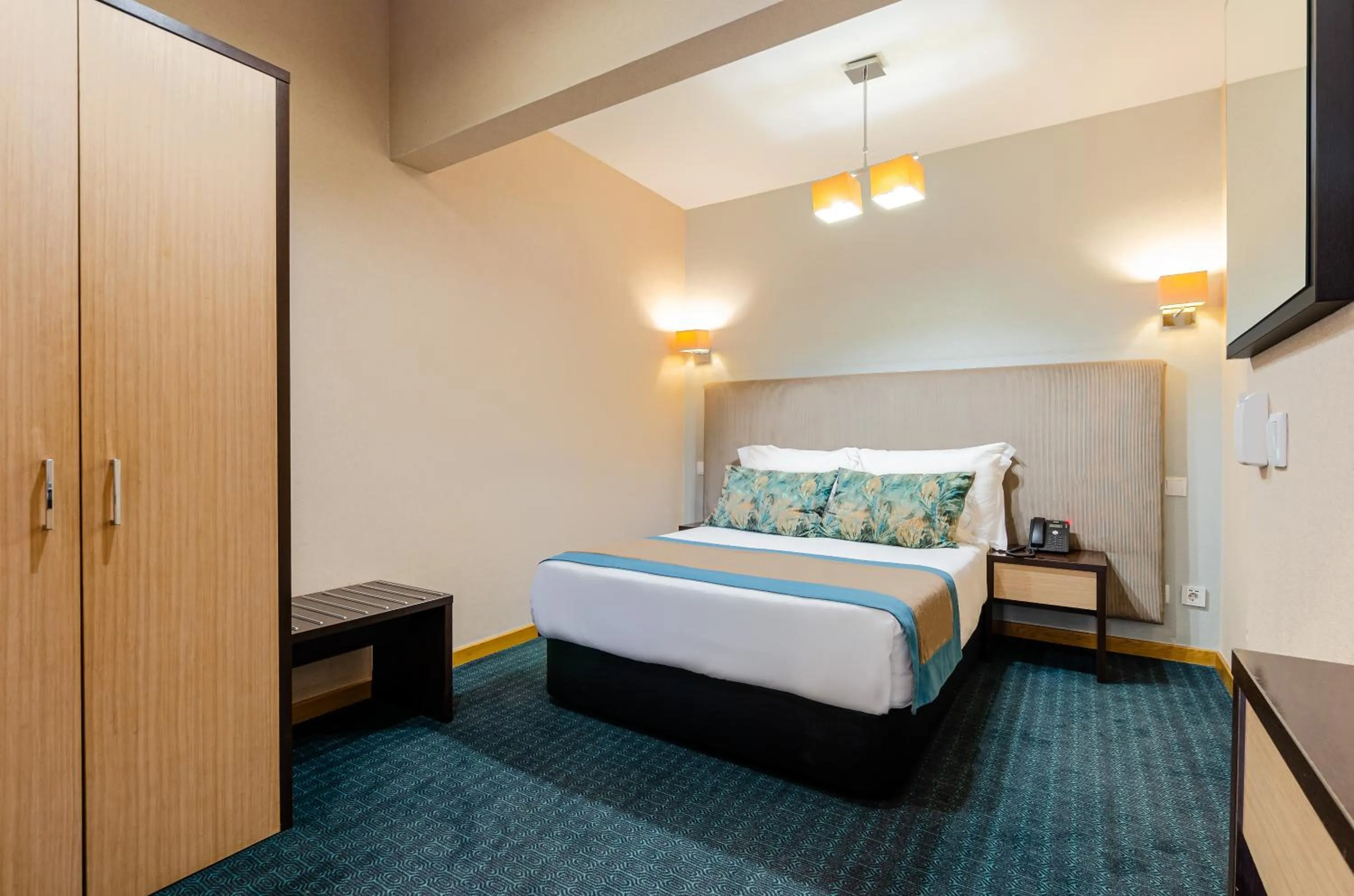 Bedroom, Bed in Hotel DAH - Dom Afonso Henriques