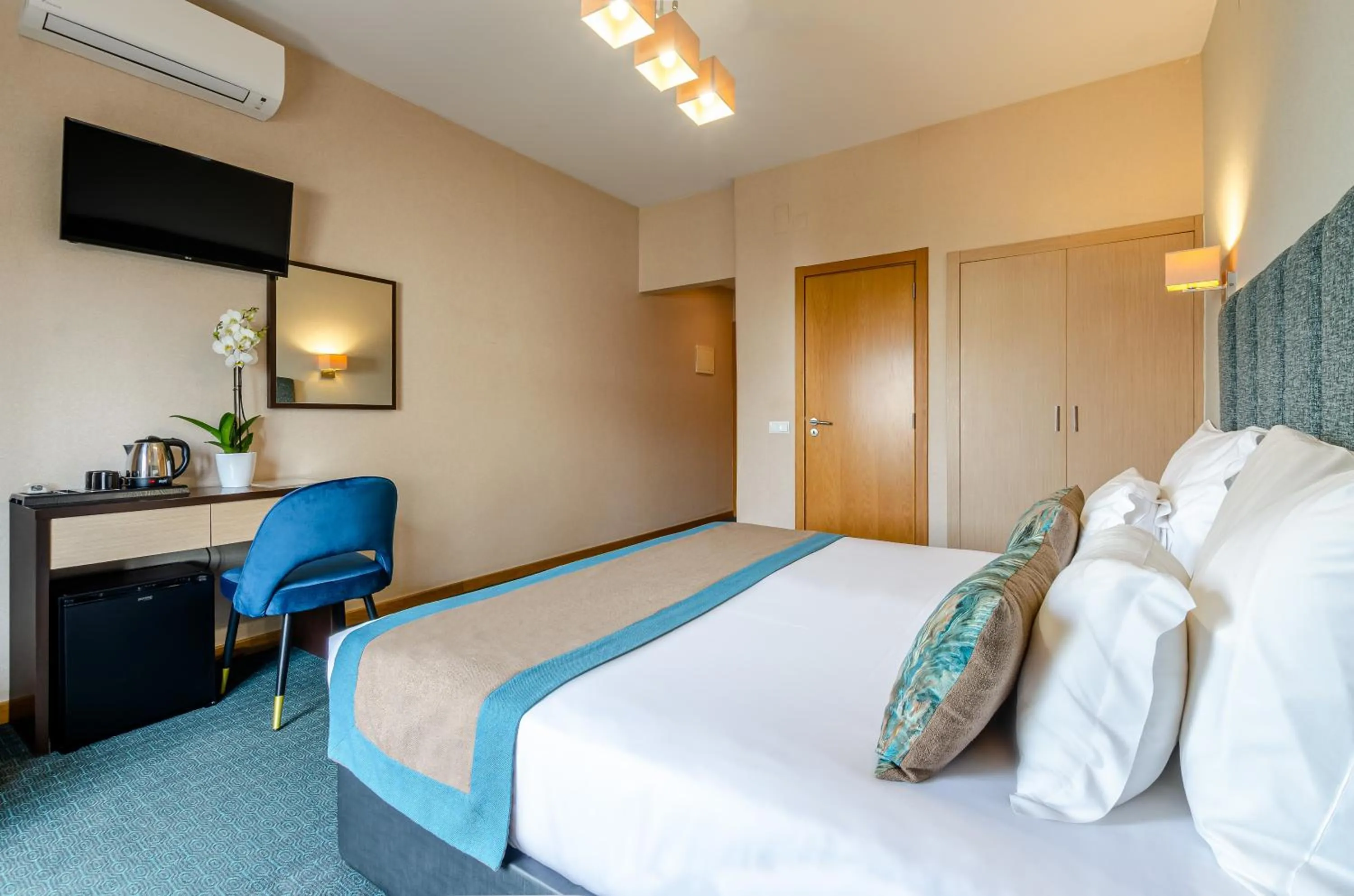 Bedroom, Bed in Hotel DAH - Dom Afonso Henriques