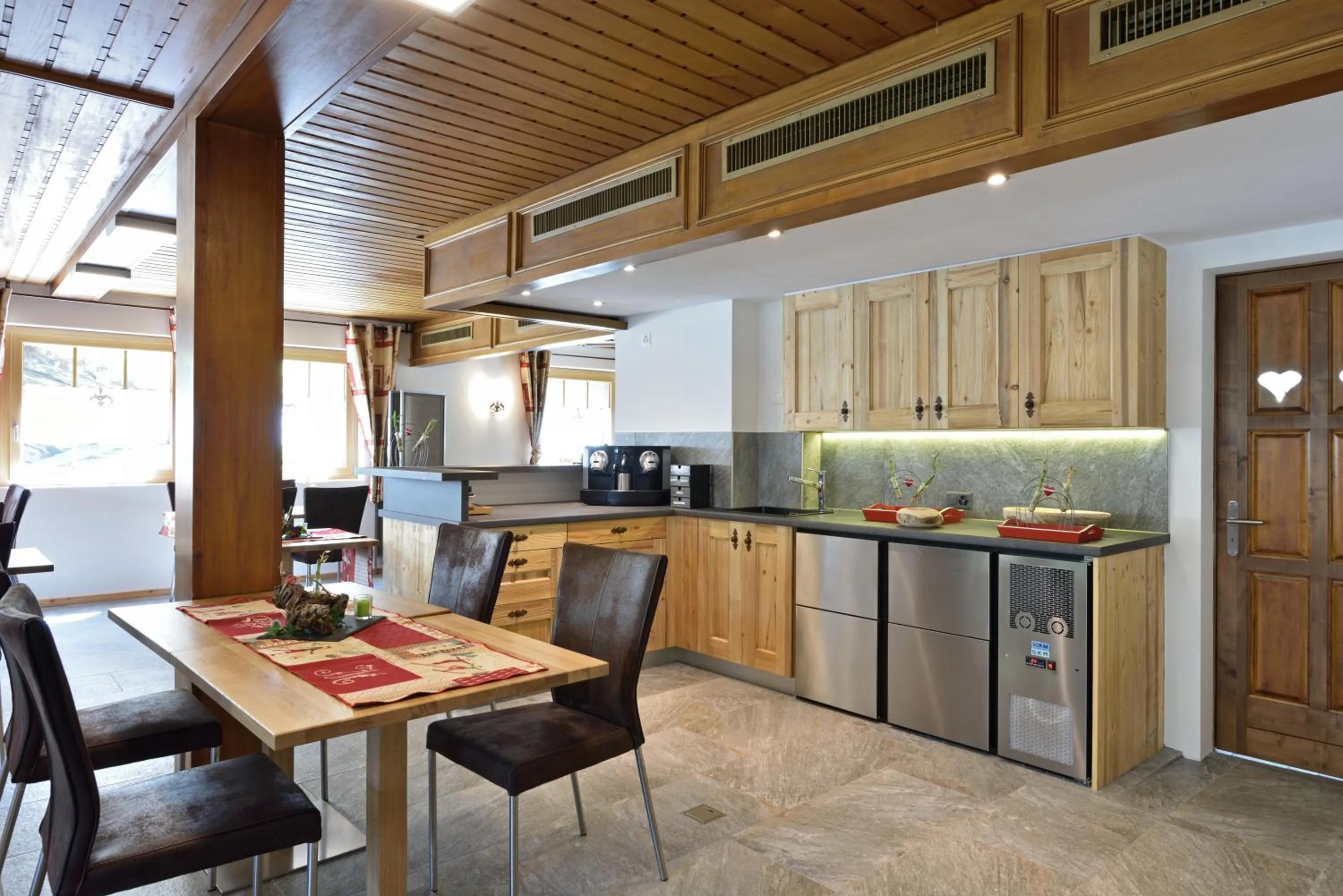 Restaurant/places to eat in Hotel Les Mélèzes