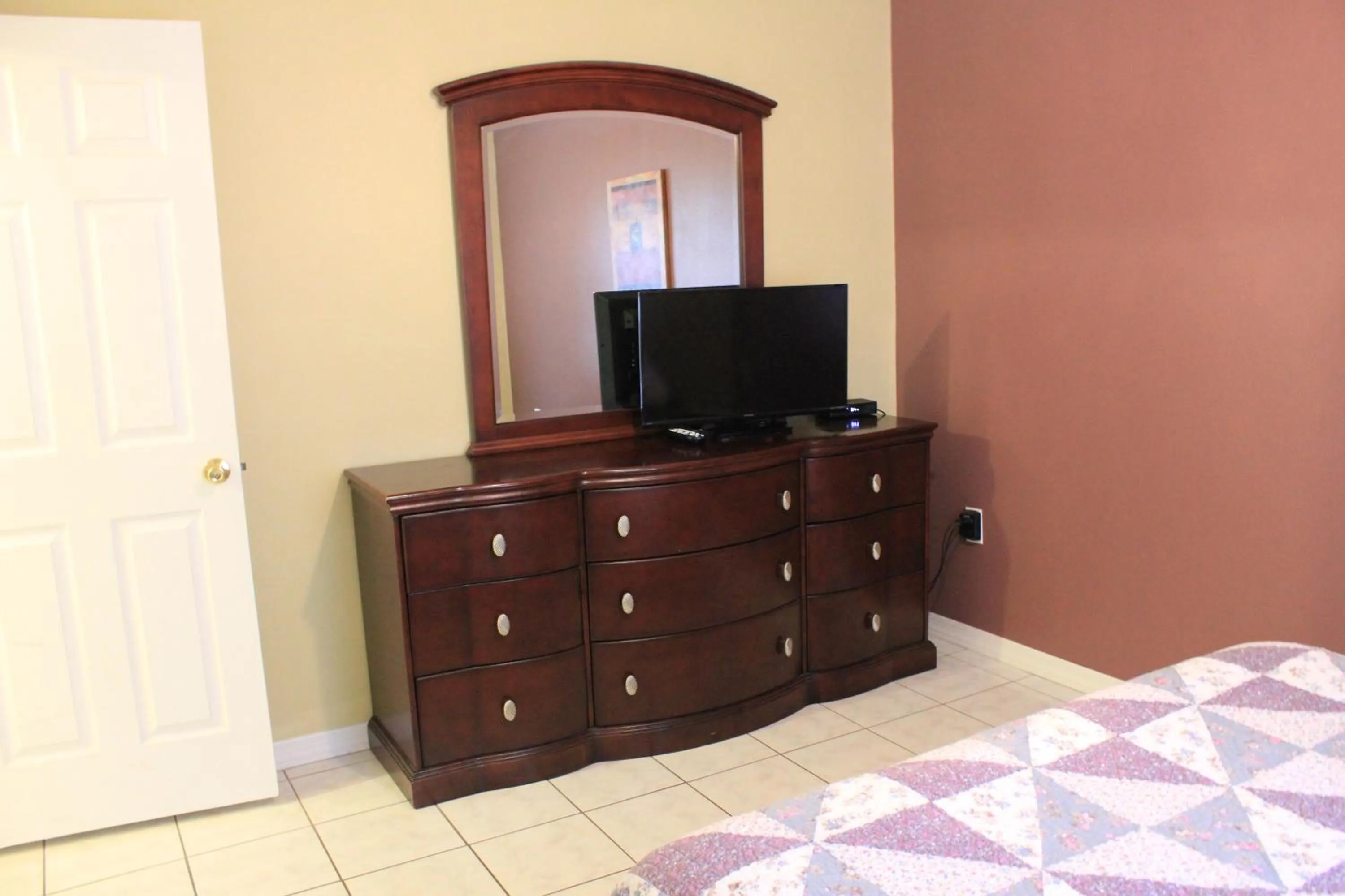 Swimming pool, Bed in Poolhouse