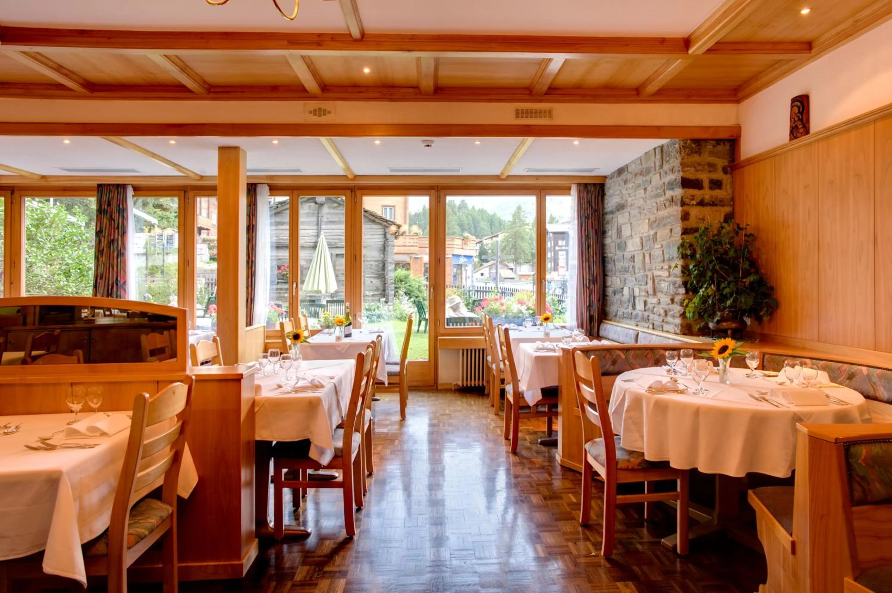 Restaurant/places to eat in Hotel Parnass