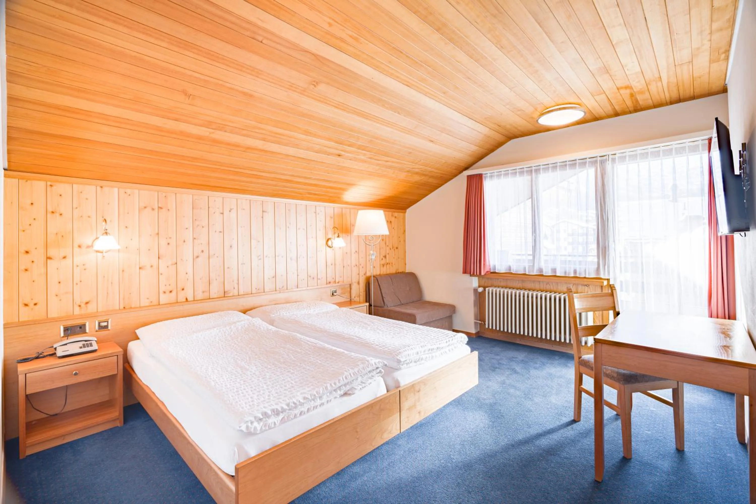 Bedroom, Bed in Hotel Parnass