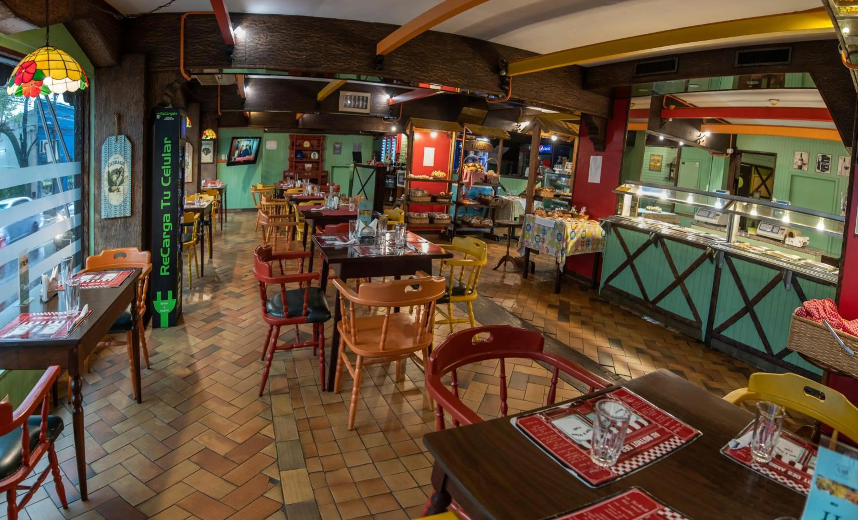 Restaurant/places to eat in Hotel Cecilia