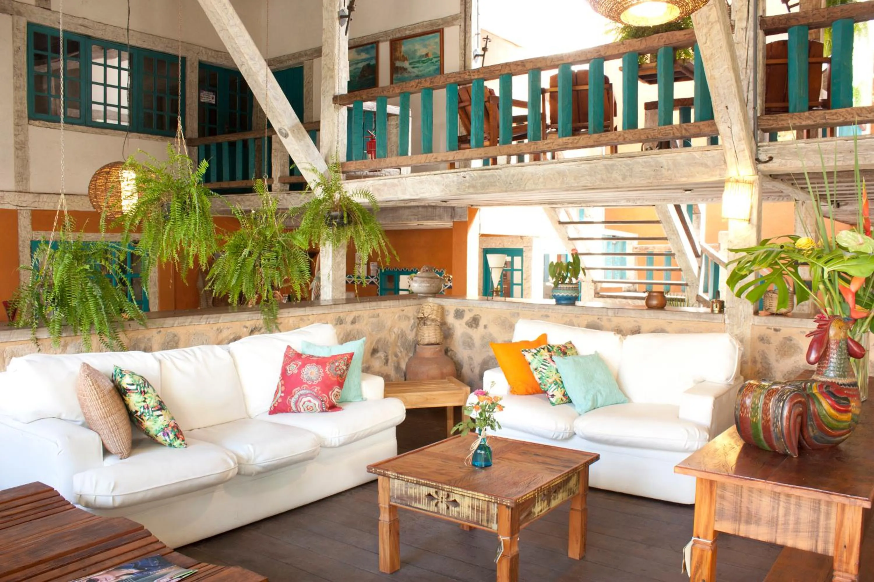 Communal lounge/ TV room in Ilha Deck Hotel