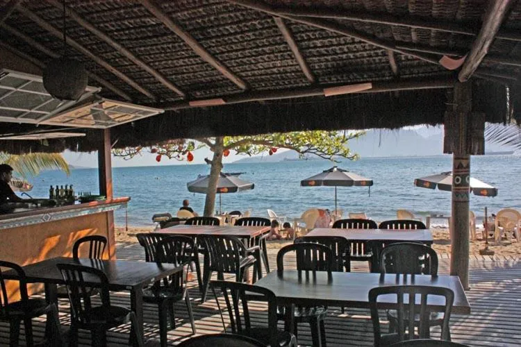 Restaurant/places to eat in Ilha Deck Hotel