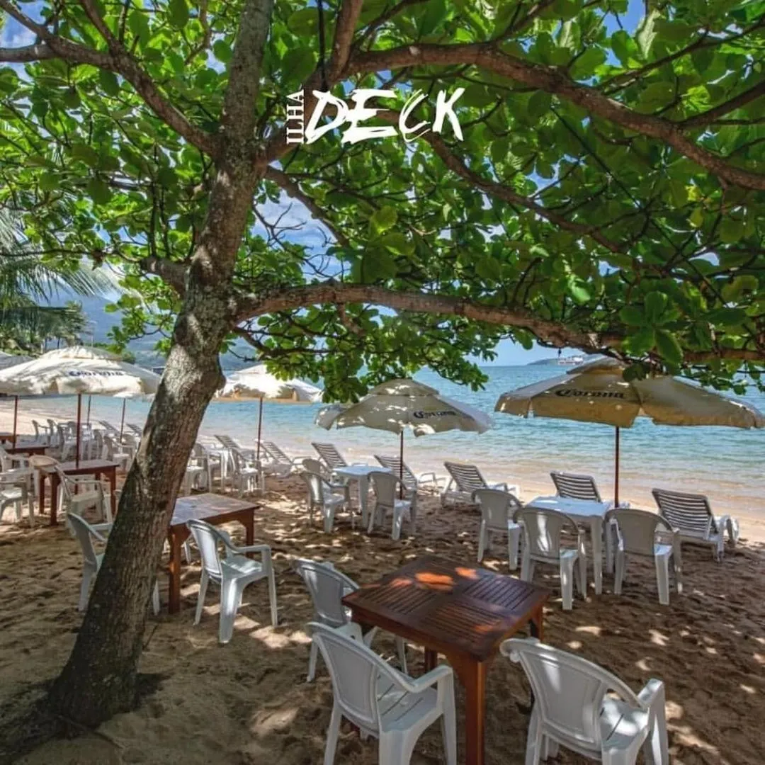 Beach in Ilha Deck Hotel