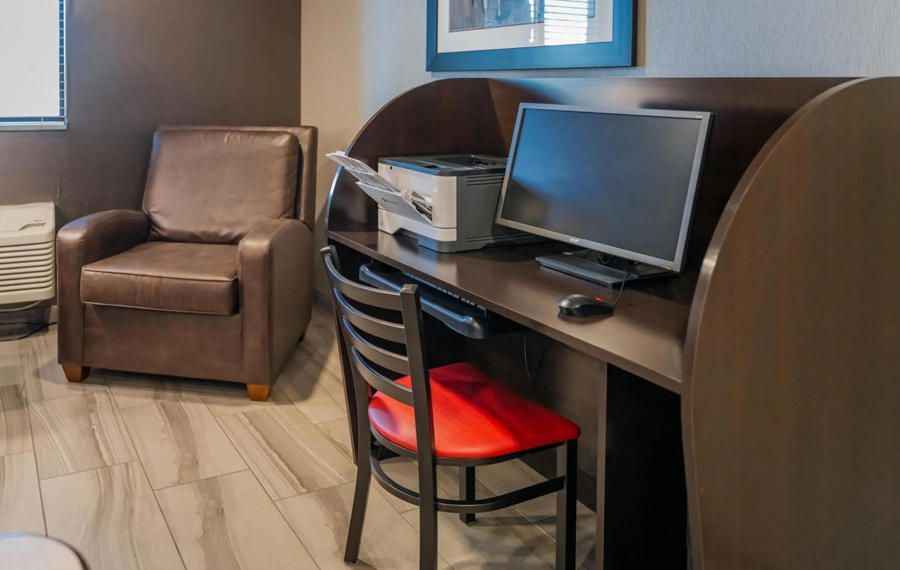 TV and multimedia in My Place Hotel-Altoona/Des Moines, IA