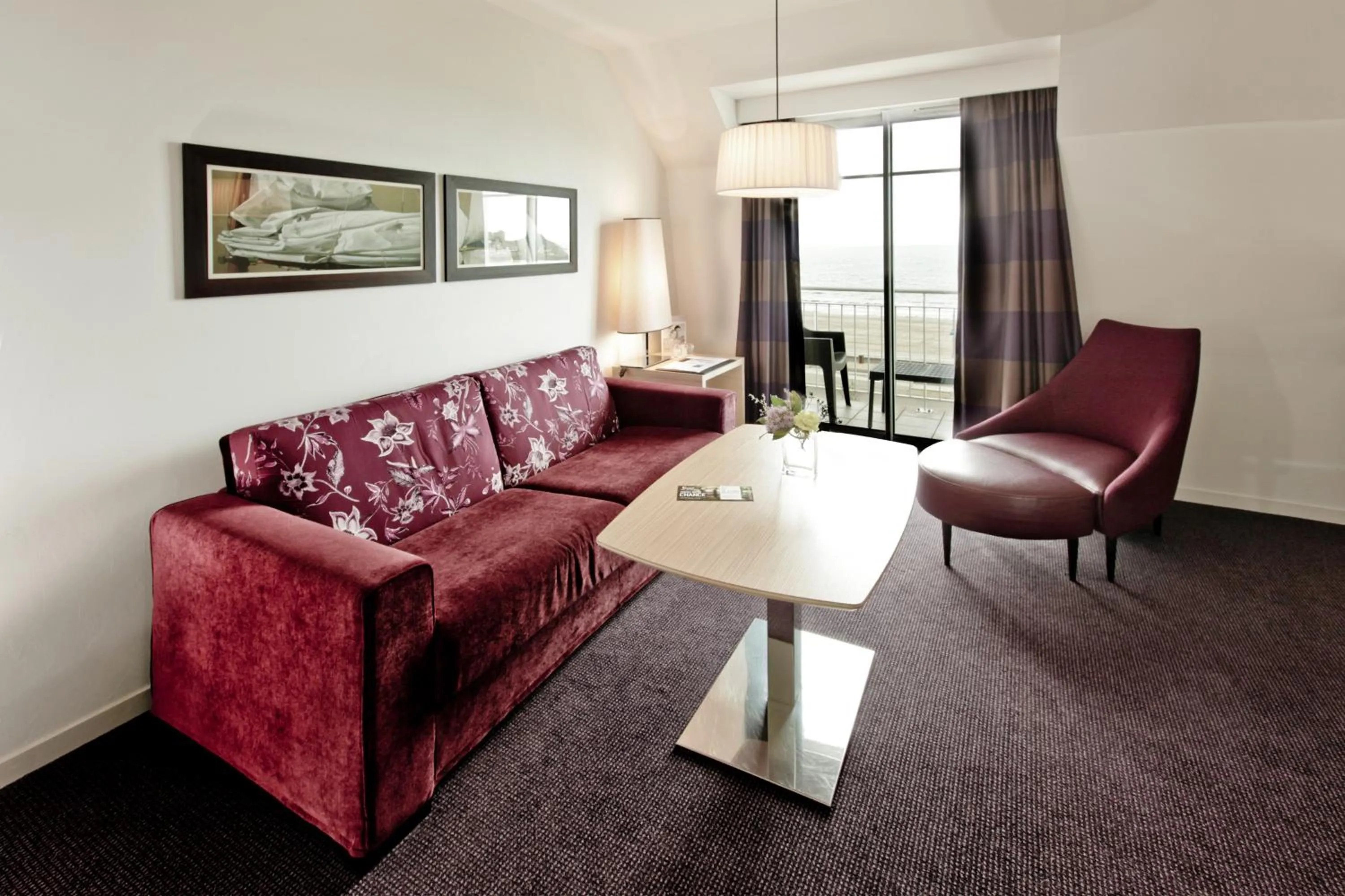 Living room in Spa Marin Du Val Andre Thalasso Resort