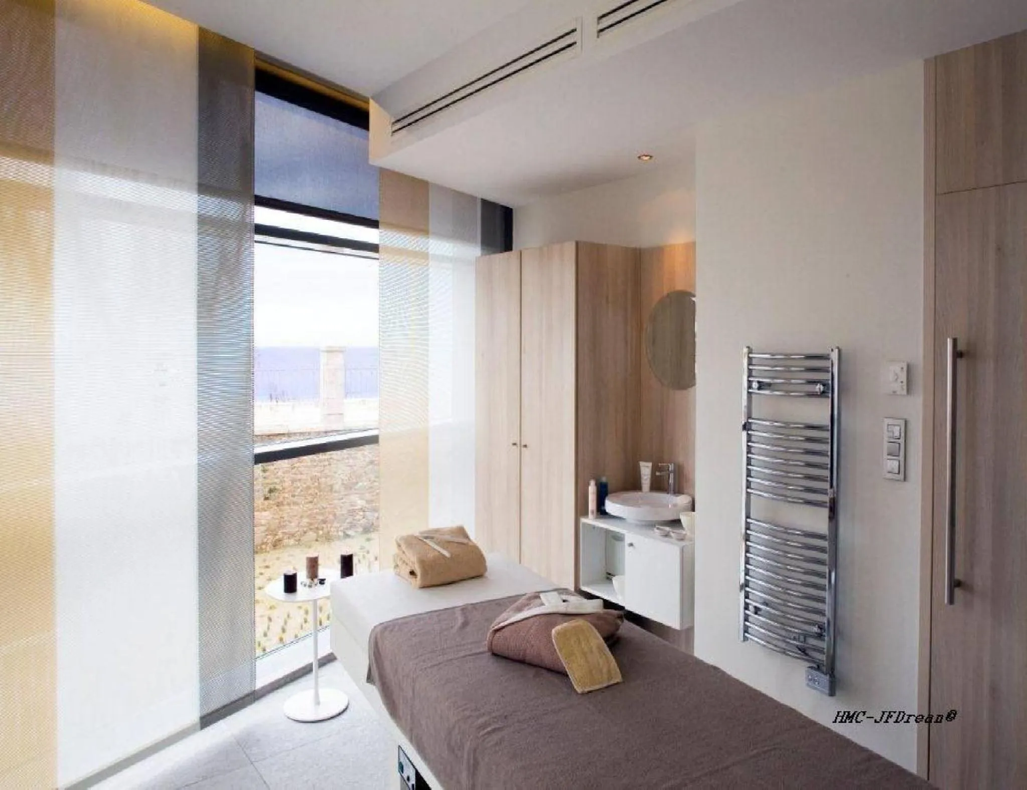 Massage, Bed in Spa Marin Du Val Andre Thalasso Resort