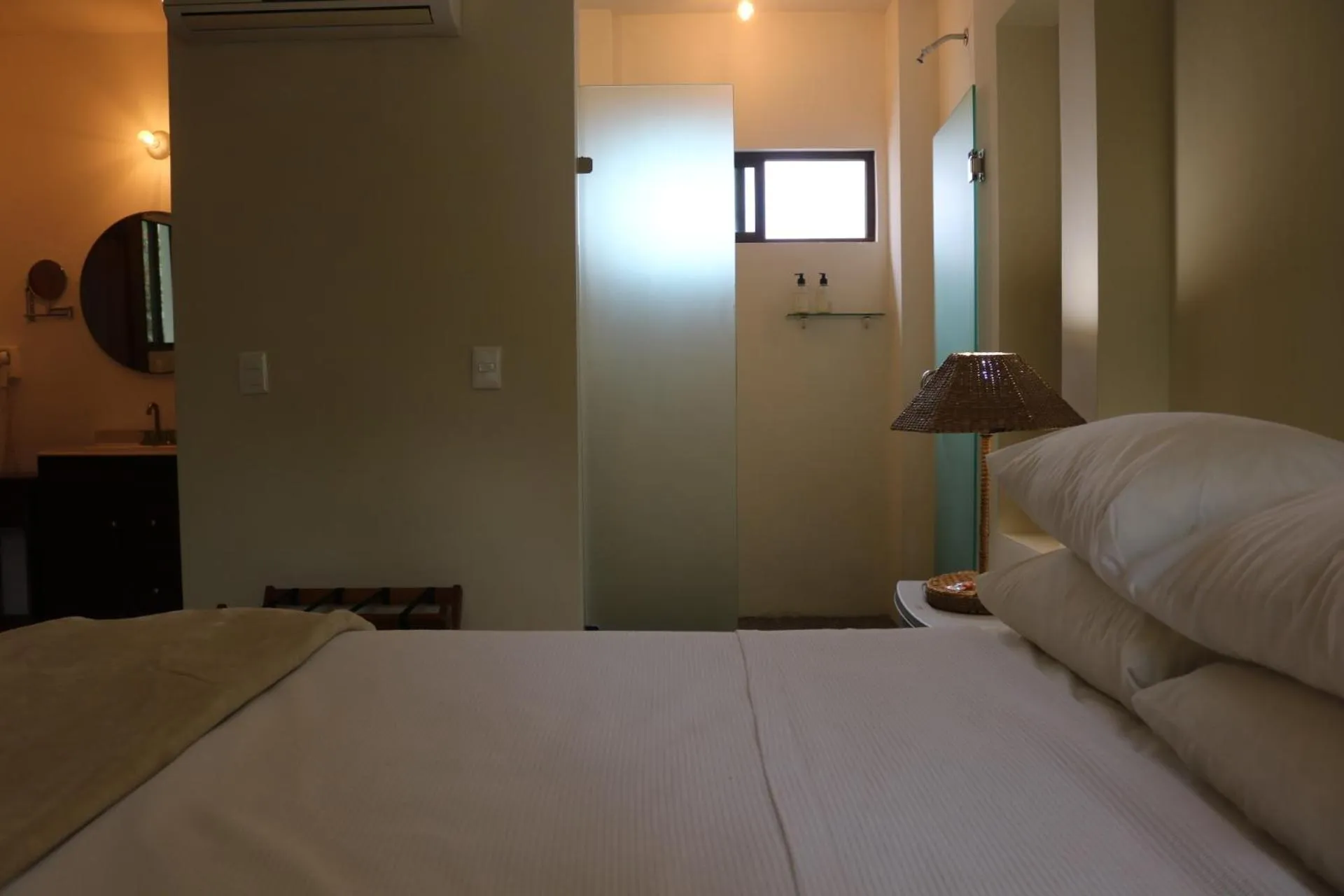 Photo of the whole room, Bed in Casa Bugambilias