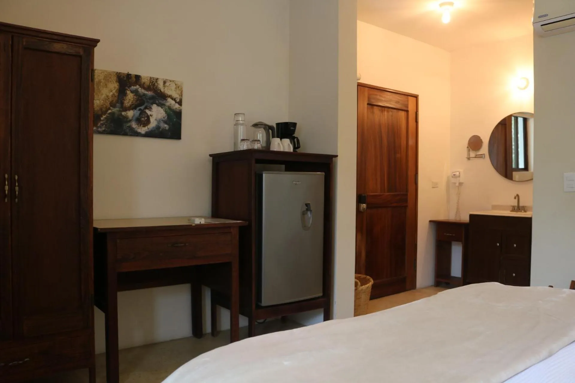 Photo of the whole room, Bed in Casa Bugambilias