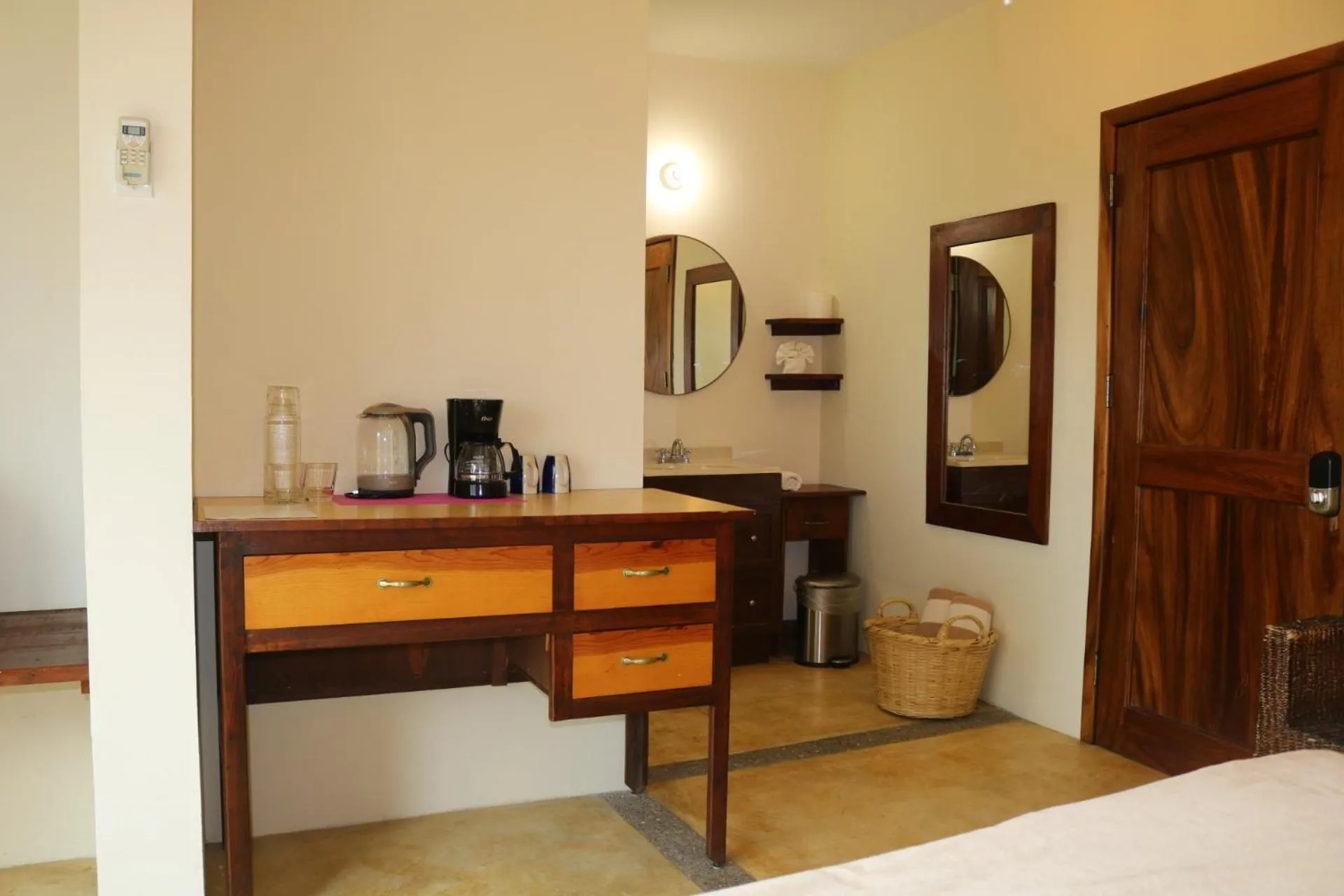 Photo of the whole room, Bed in Casa Bugambilias