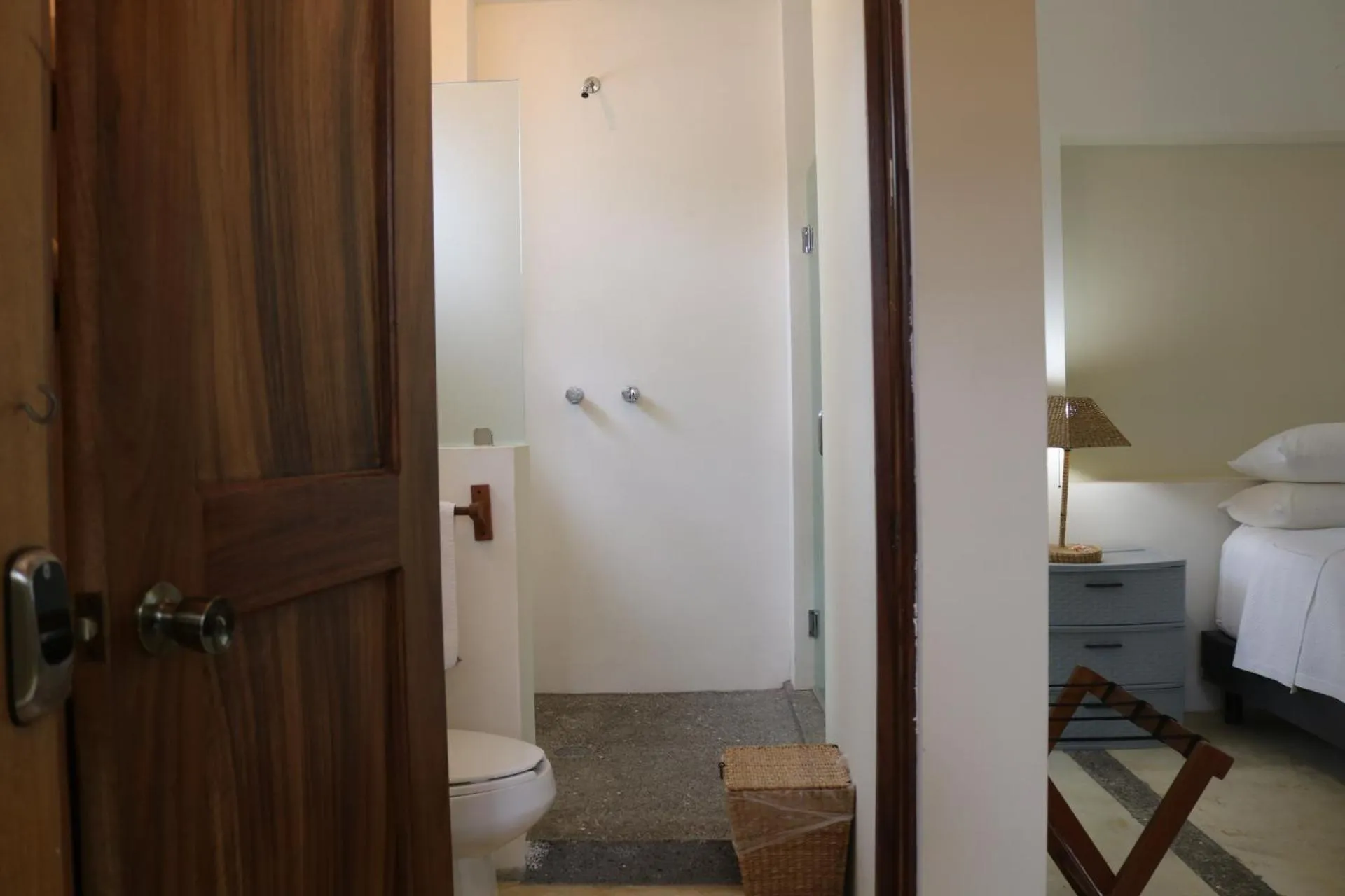 Bathroom, Bed in Casa Bugambilias