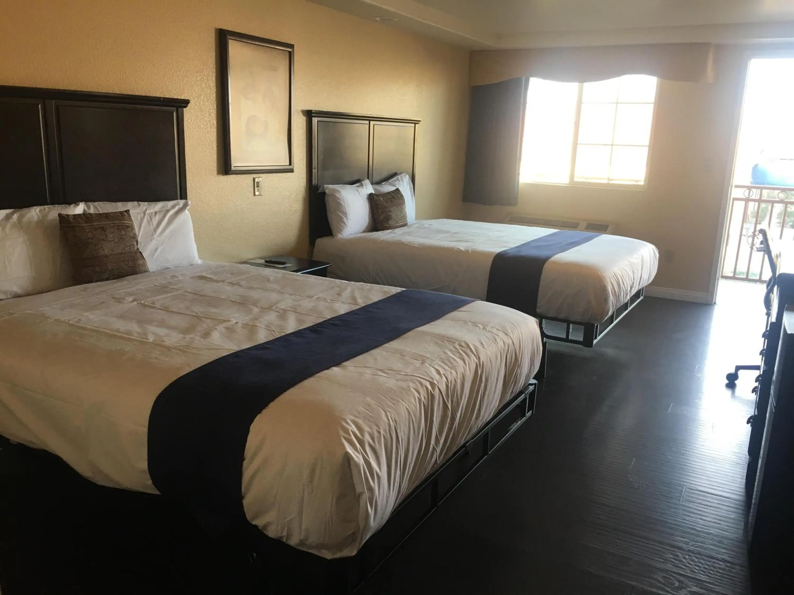 Bed in Budget Lodge San Bernardino