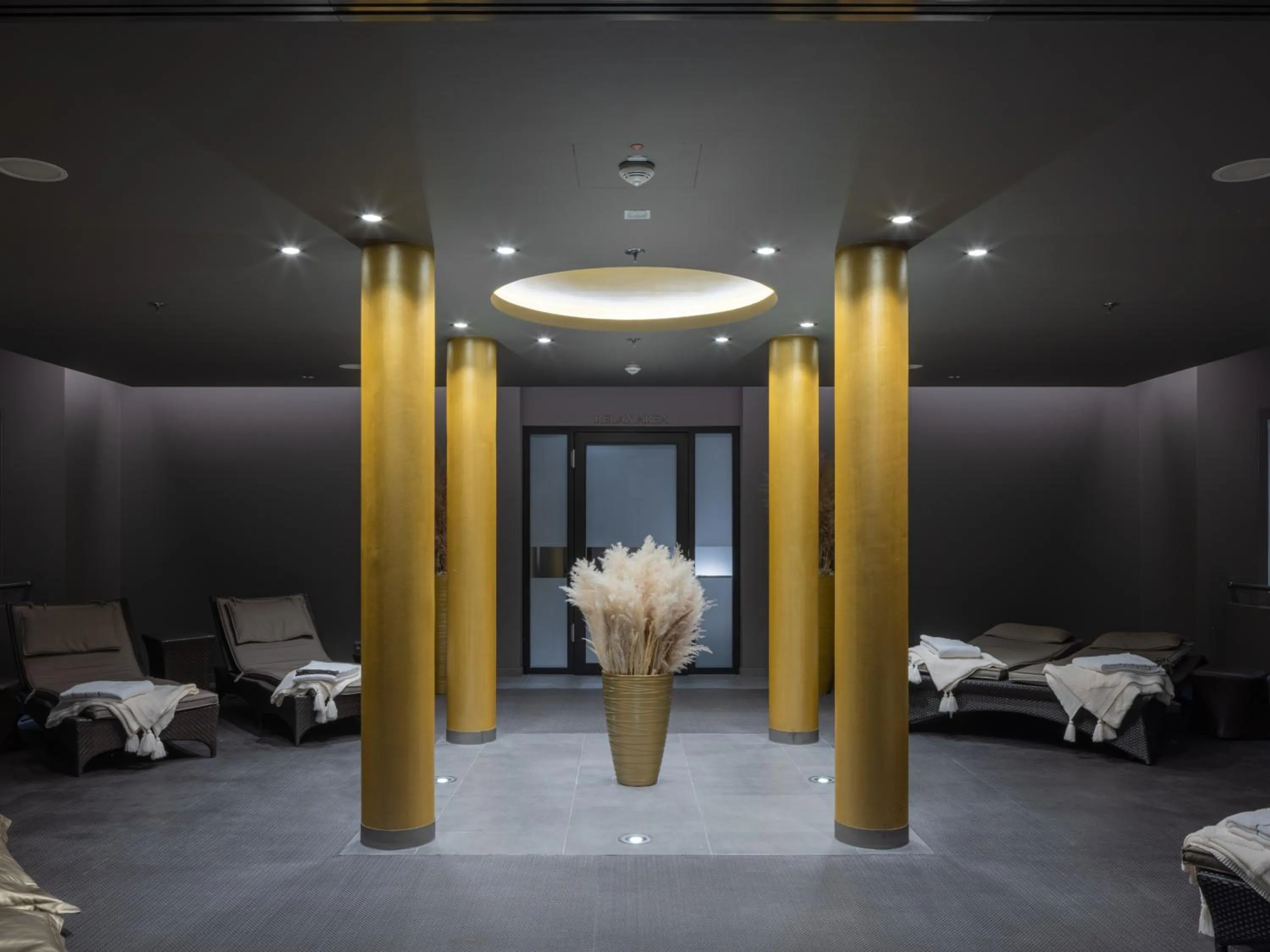 Spa and wellness centre/facilities, Bed in Steigenberger Icon Grandhotel Handelshof Leipzig