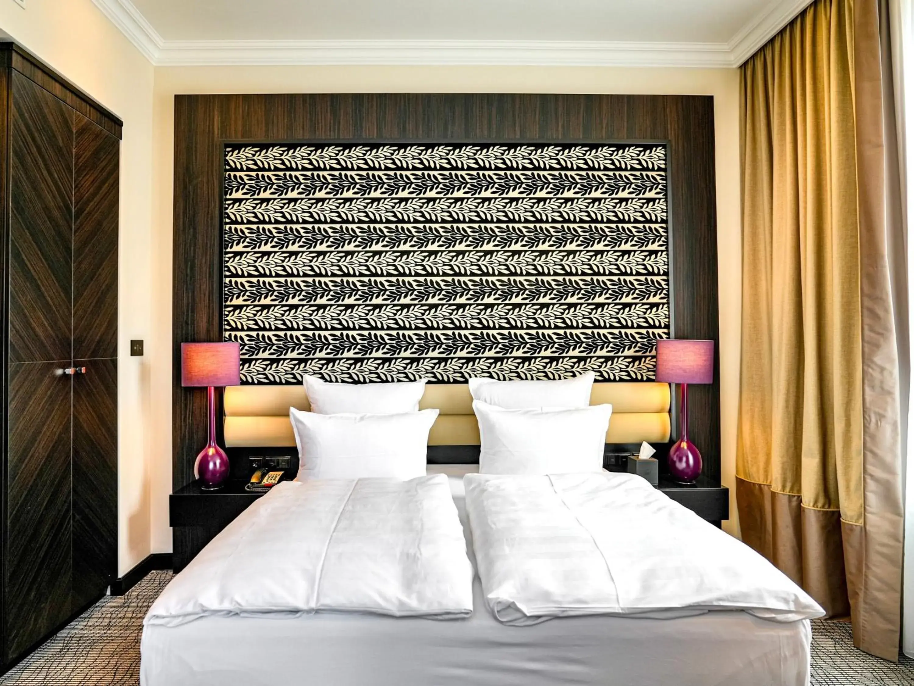 Photo of the whole room, Bed in Steigenberger Icon Grandhotel Handelshof Leipzig Photo of the whole room, Bed in Steigenberger Icon Grandhotel Handelshof Leipzig