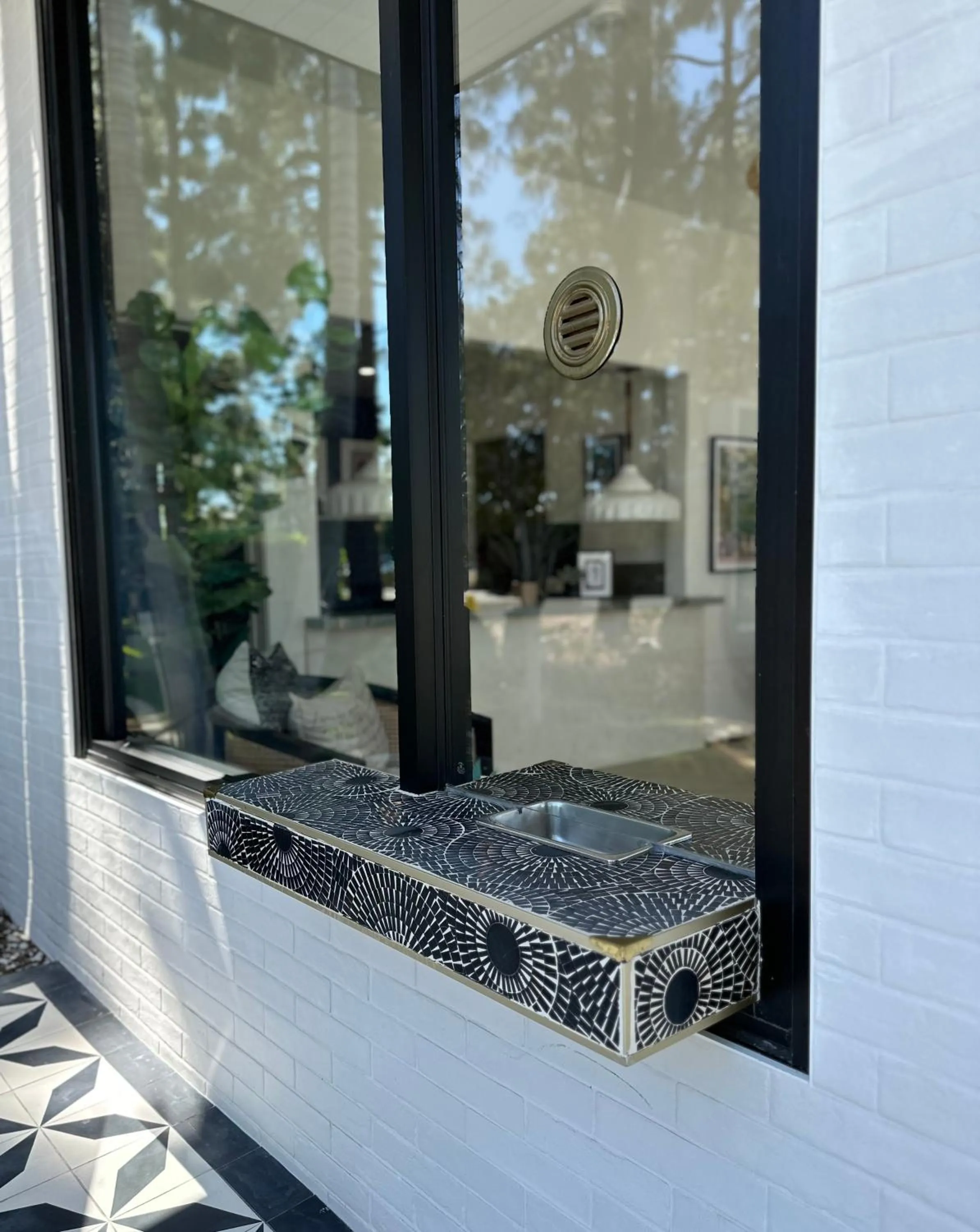 Property building in Anaheim Maingate Inn