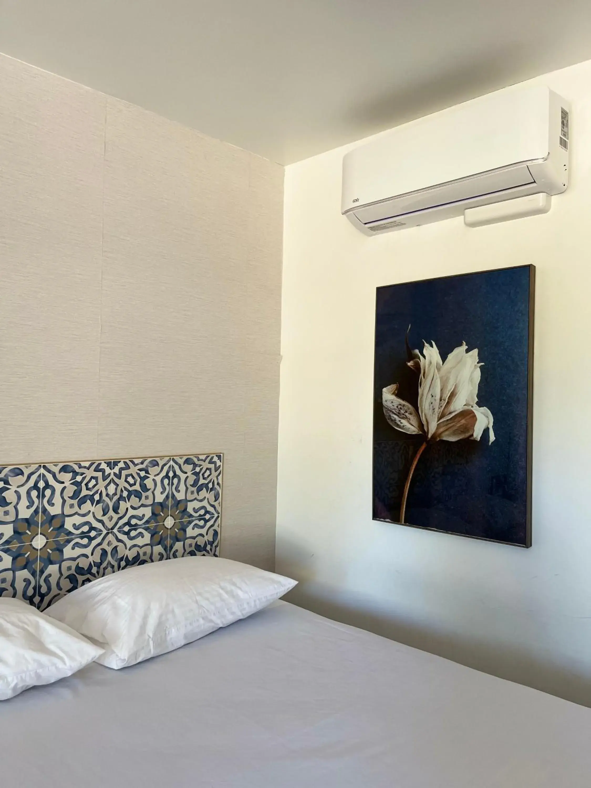 Decorative detail, Bed in Anaheim Maingate Inn Decorative detail, Bed in Anaheim Maingate Inn