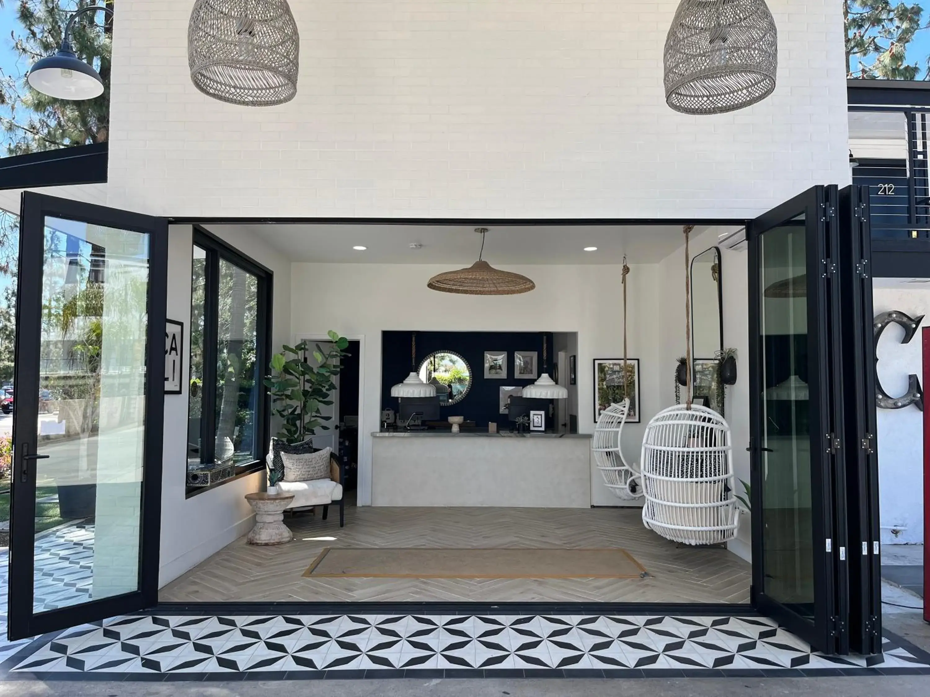 Property building in Anaheim Maingate Inn Property building in Anaheim Maingate Inn