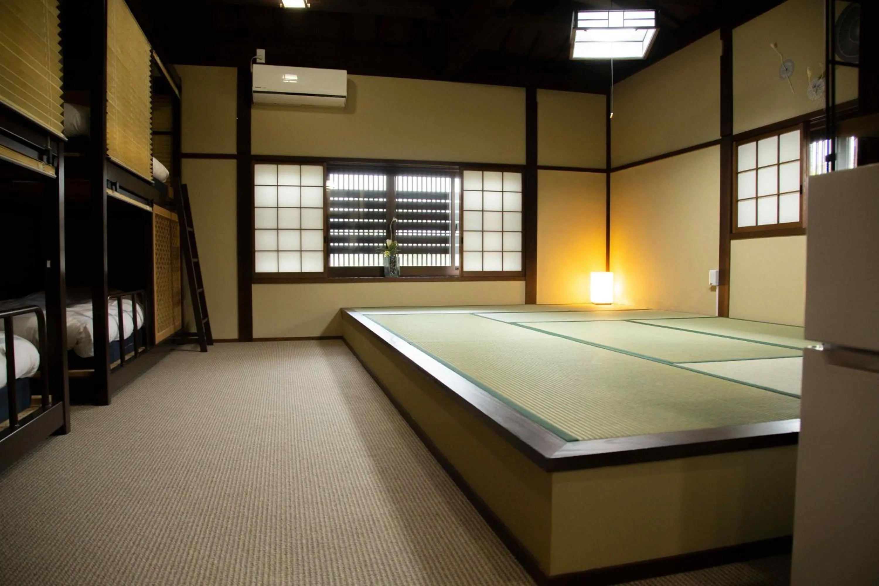 group of guests in Kutsukake Stay Naka-Karuizawa