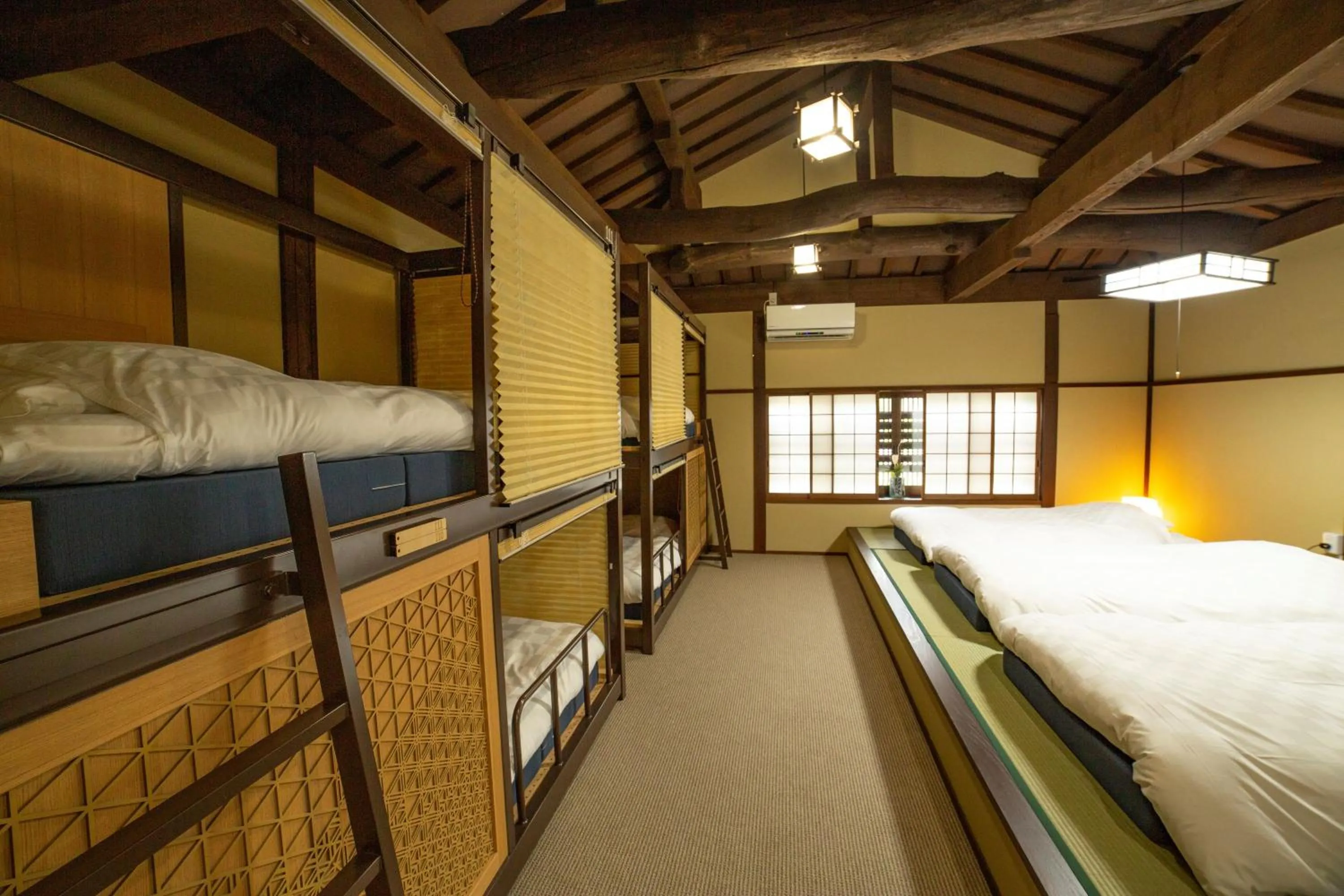 group of guests, Bed in Kutsukake Stay Naka-Karuizawa