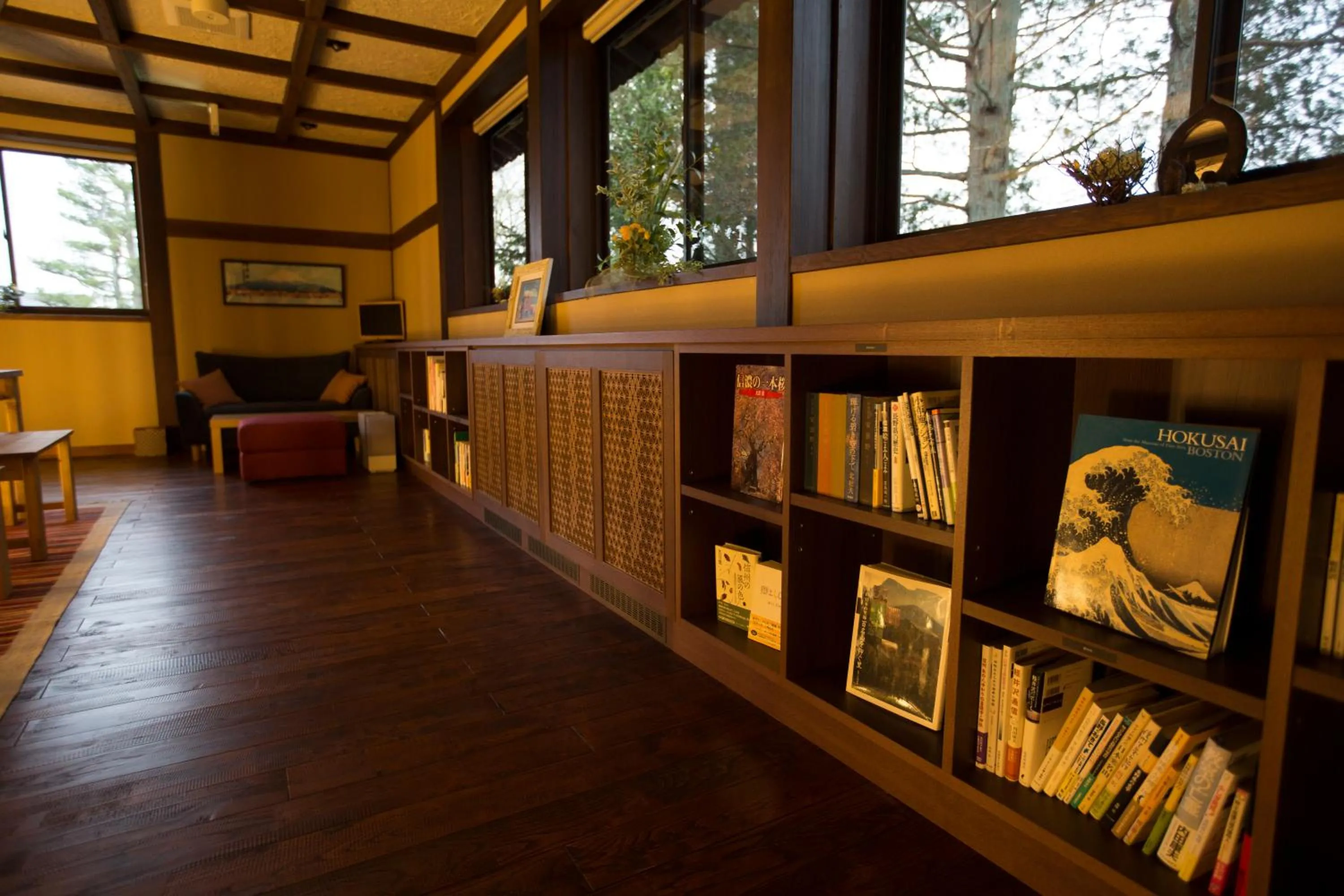 Communal lounge/ TV room in Kutsukake Stay Naka-Karuizawa