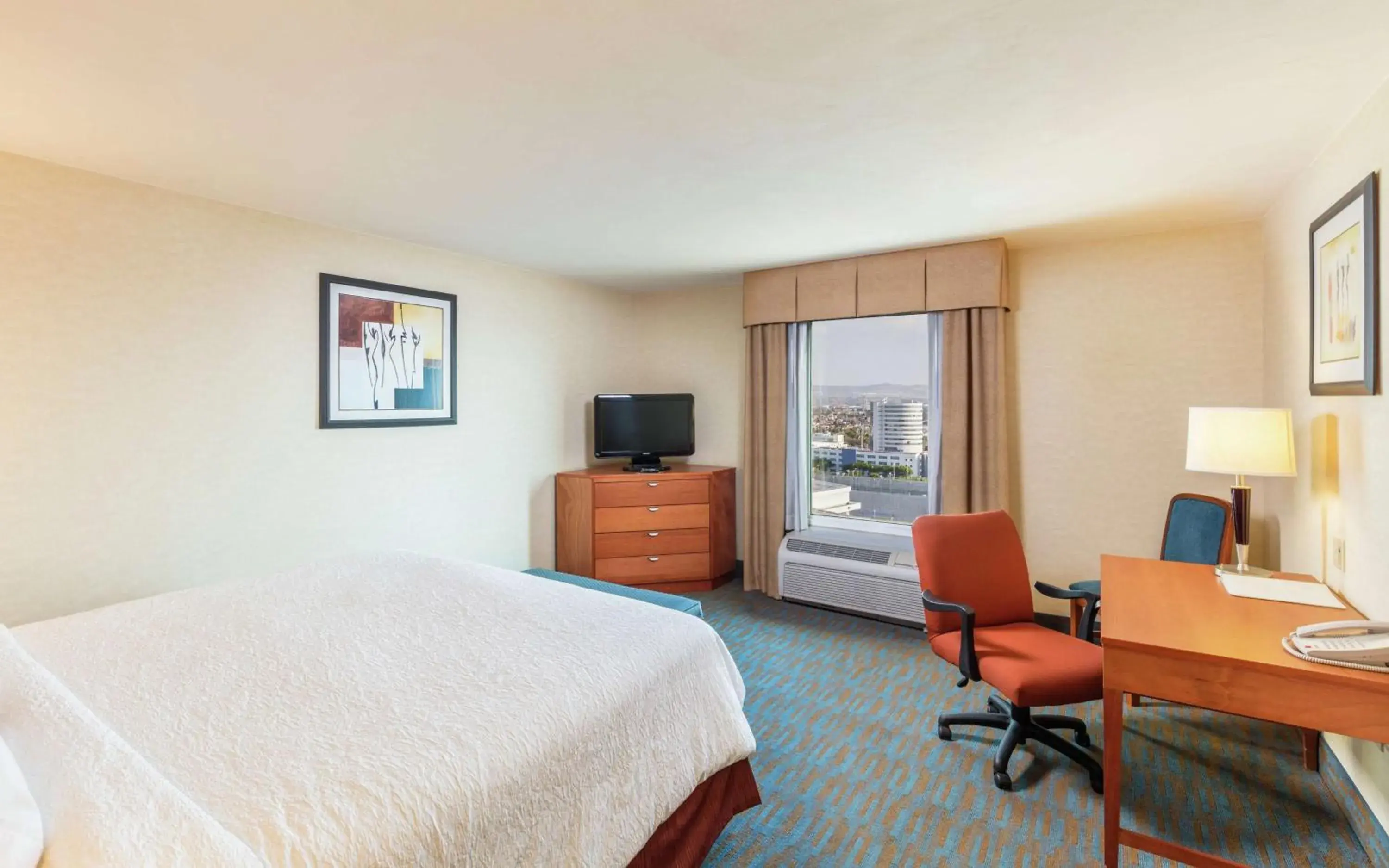 TV and multimedia, Bed in Hampton by Hilton Queretaro Tecnologico TV and multimedia, Bed in Hampton by Hilton Queretaro Tecnologico