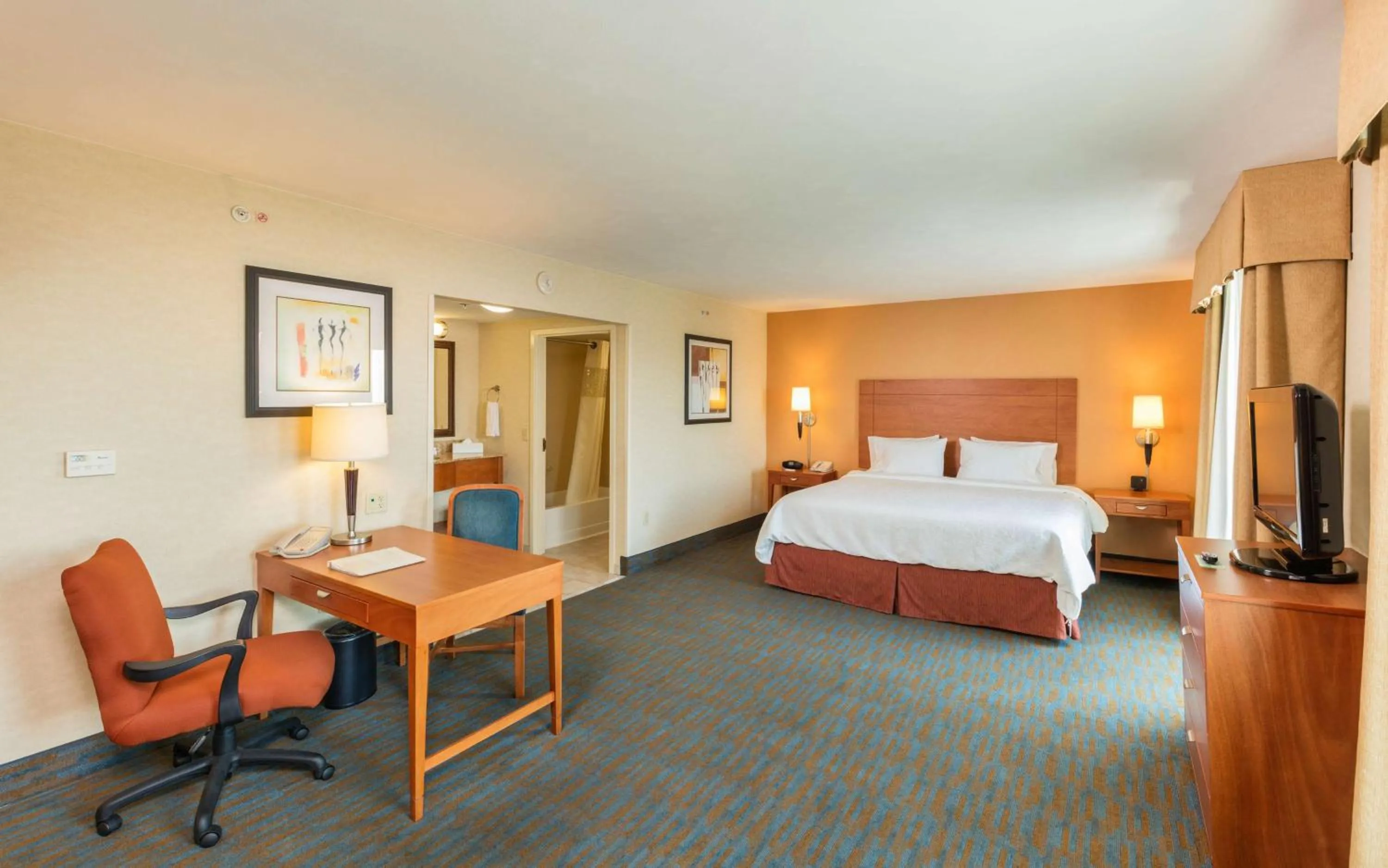 Bedroom, Bed in Hampton by Hilton Queretaro Tecnologico