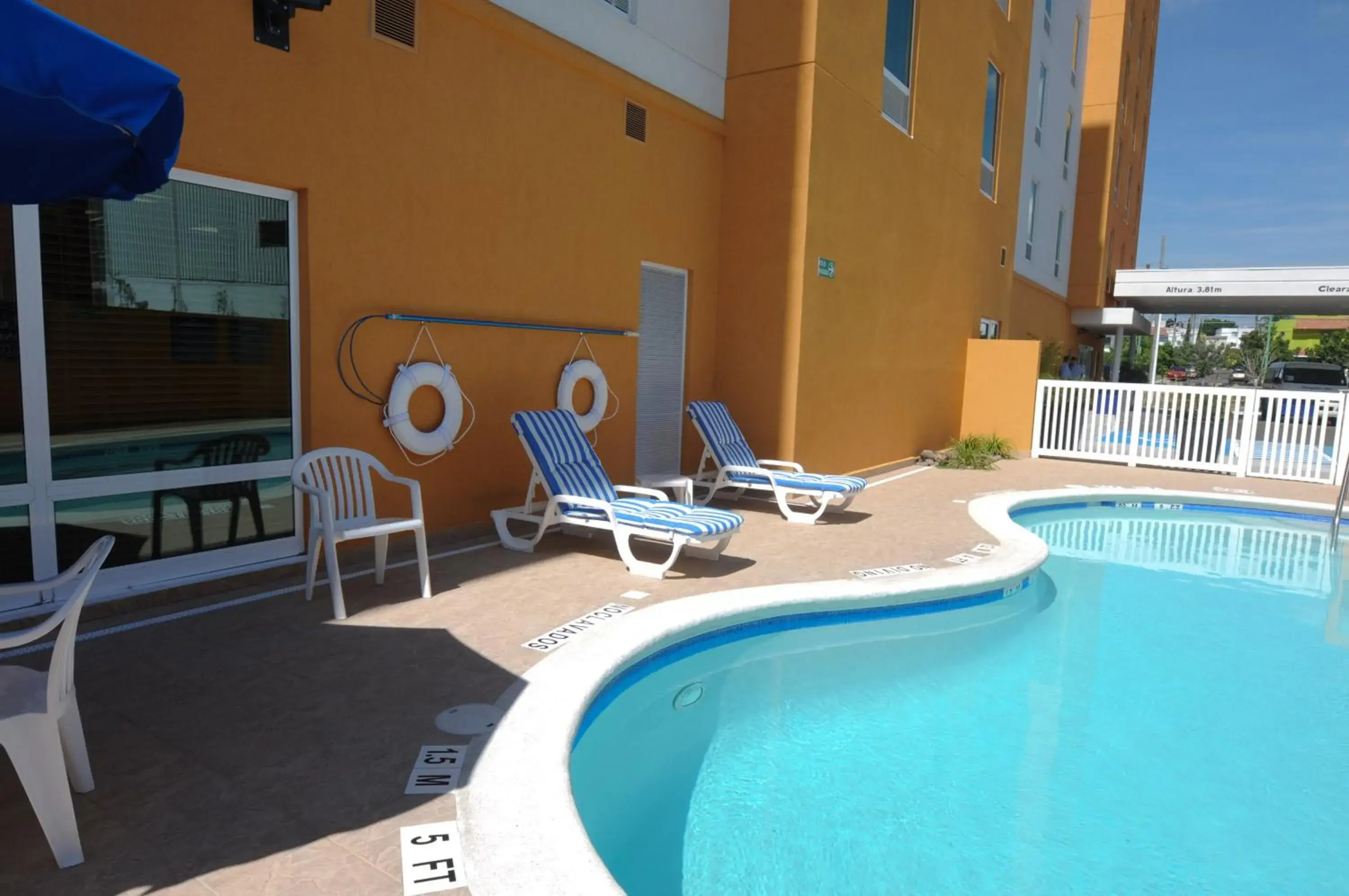 Swimming pool in Hampton by Hilton Queretaro Tecnologico Swimming pool in Hampton by Hilton Queretaro Tecnologico