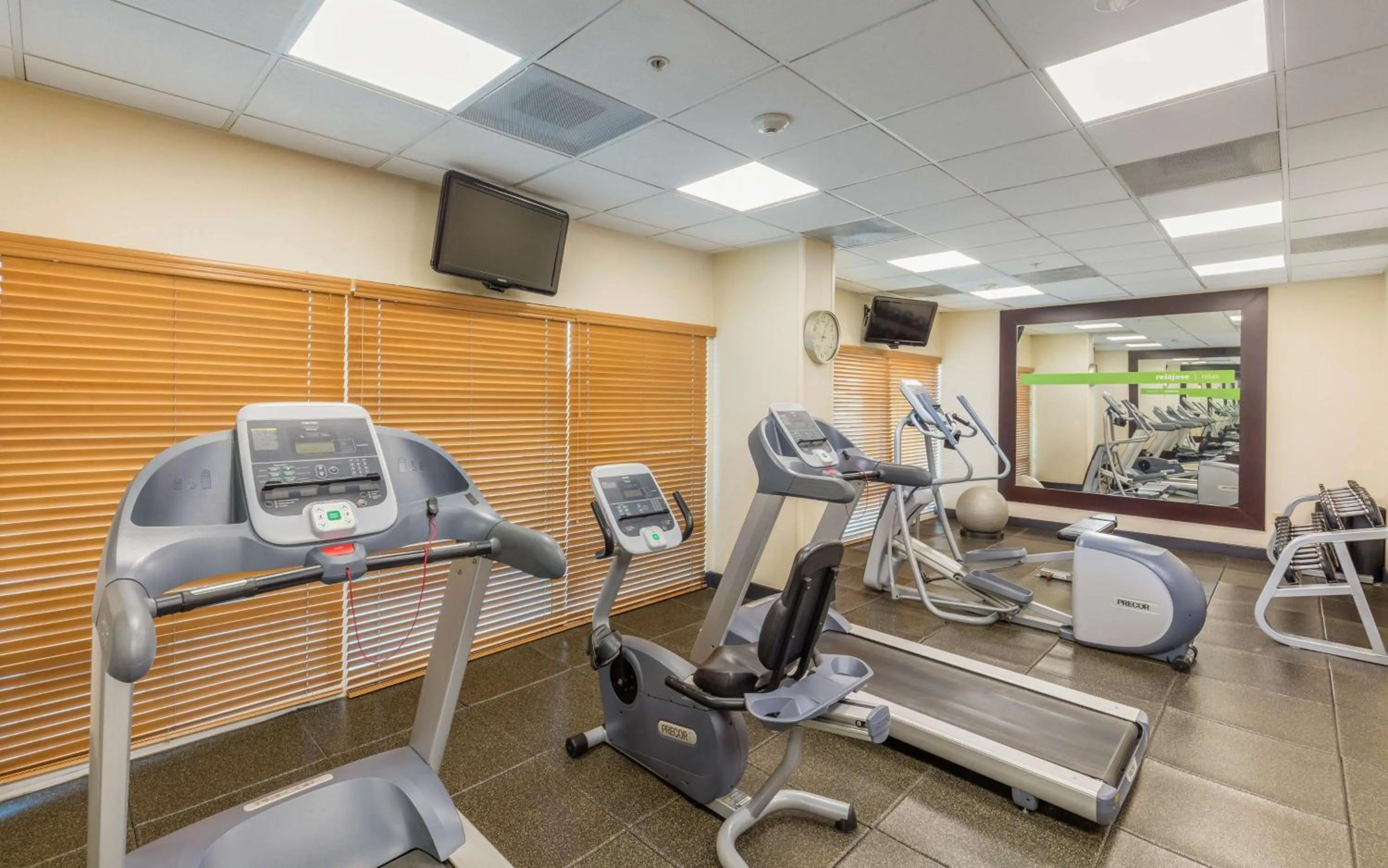 Fitness centre/facilities in Hampton by Hilton Queretaro Tecnologico