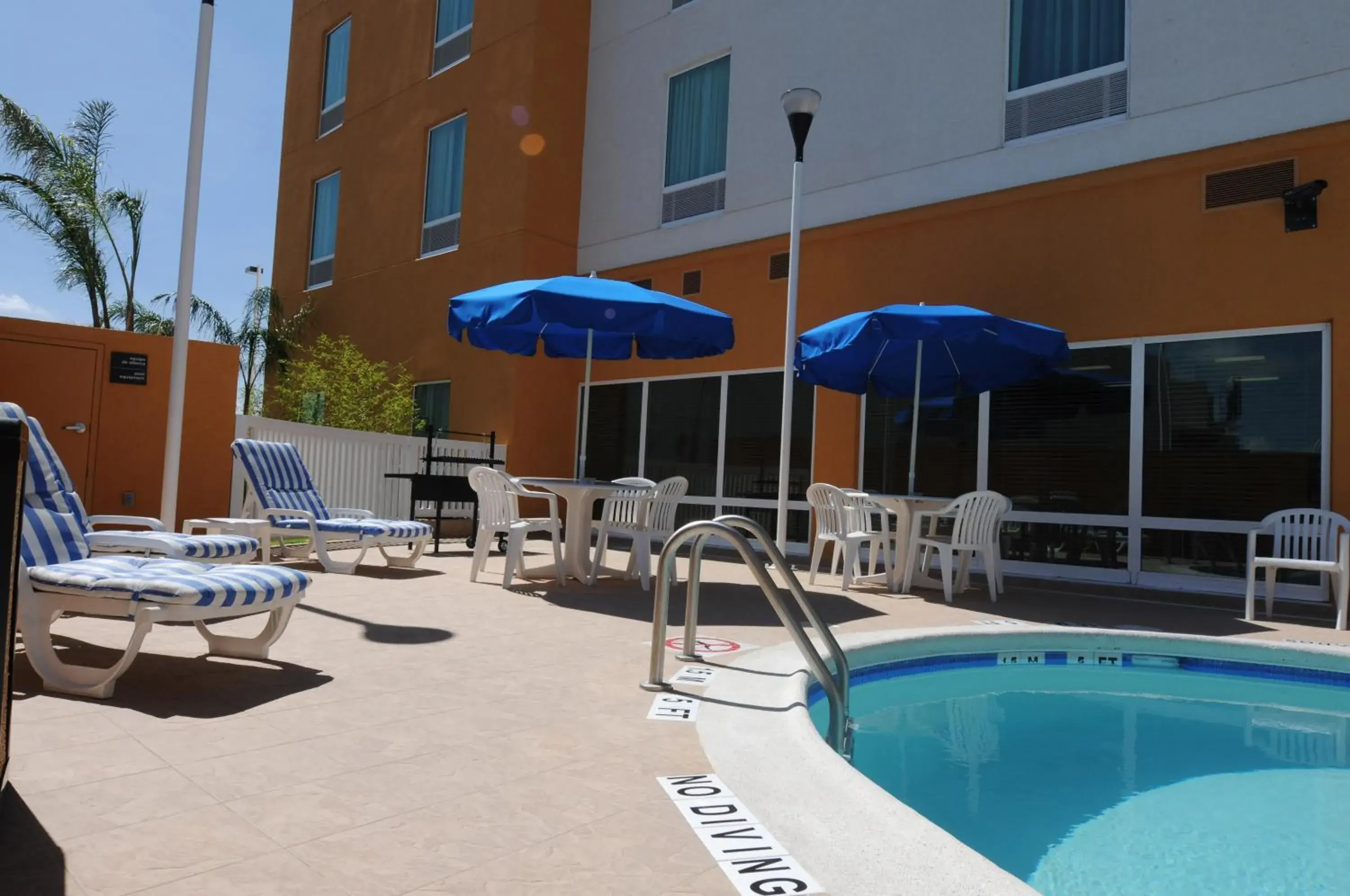 Swimming pool in Hampton by Hilton Queretaro Tecnologico Swimming pool in Hampton by Hilton Queretaro Tecnologico