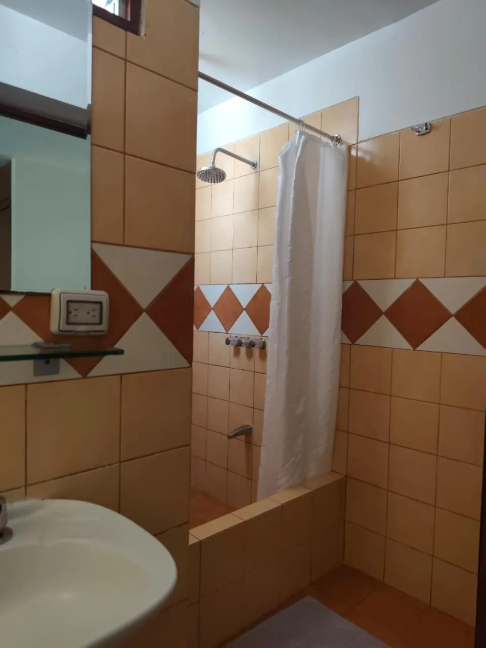 Bathroom in Hotel San Isidro Inn