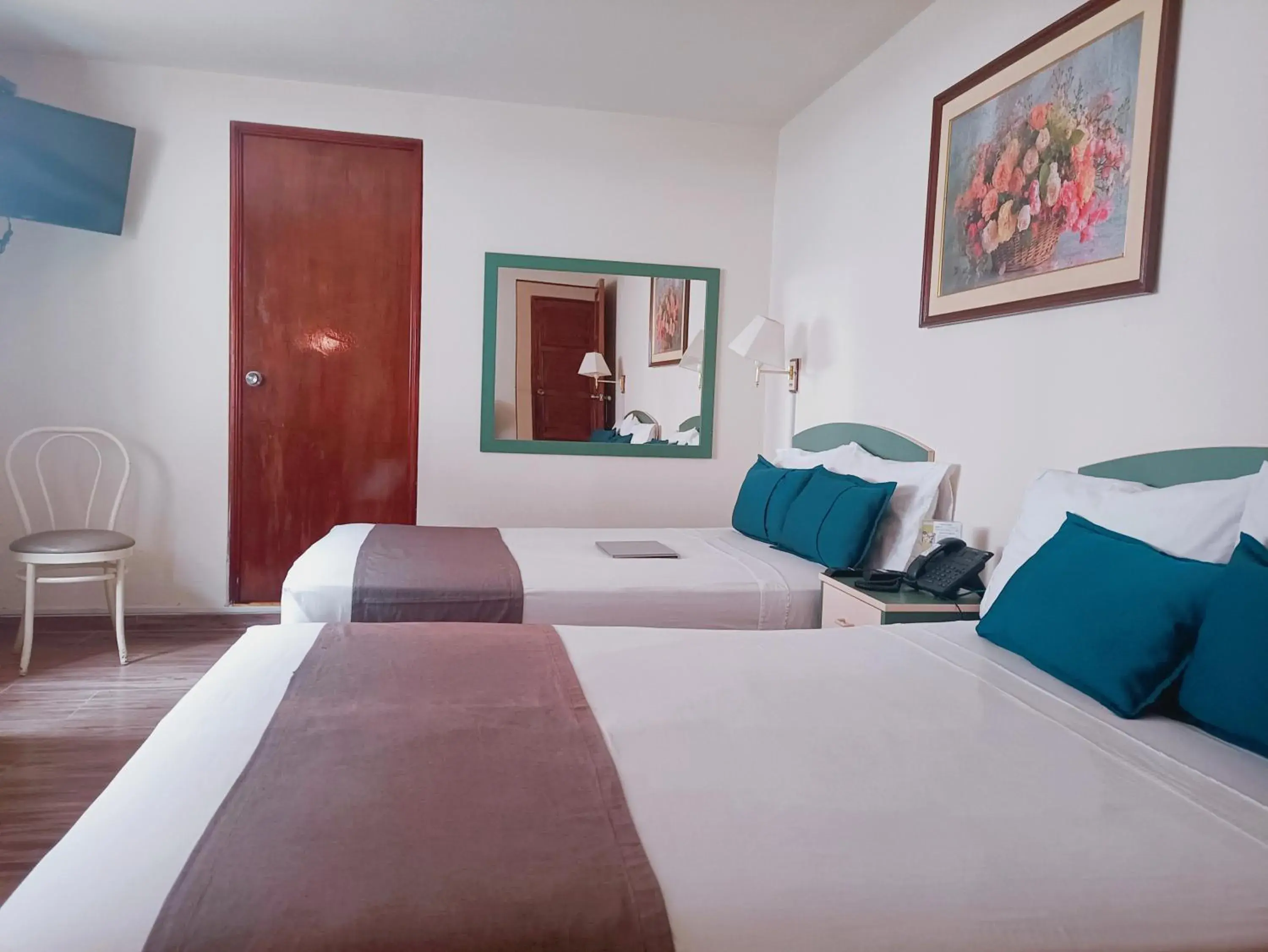 Twin Room in Hotel San Isidro Inn Twin Room in Hotel San Isidro Inn