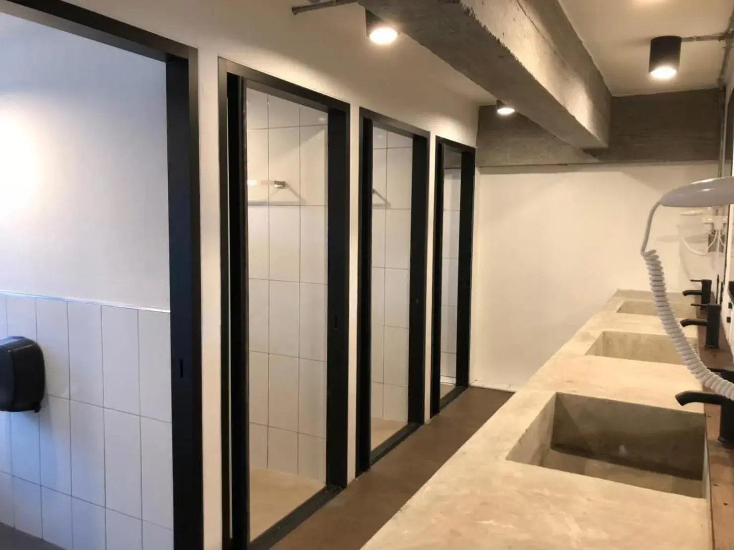 2-6 Single Beds in Mixed Dormitory Room (Shared Bathroom) in The Entaneer Poshtel 2-6 Single Beds in Mixed Dormitory Room (Shared Bathroom) in The Entaneer Poshtel