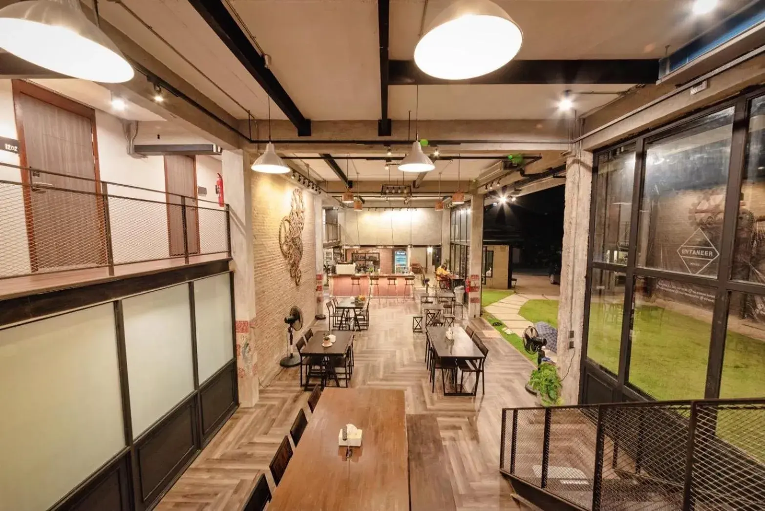 Restaurant/places to eat in The Entaneer Poshtel Restaurant/places to eat in The Entaneer Poshtel