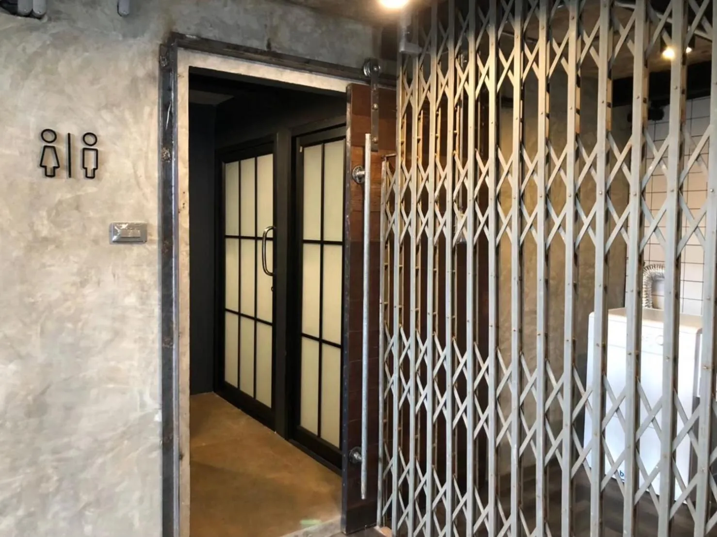 Toilet in The Entaneer Poshtel