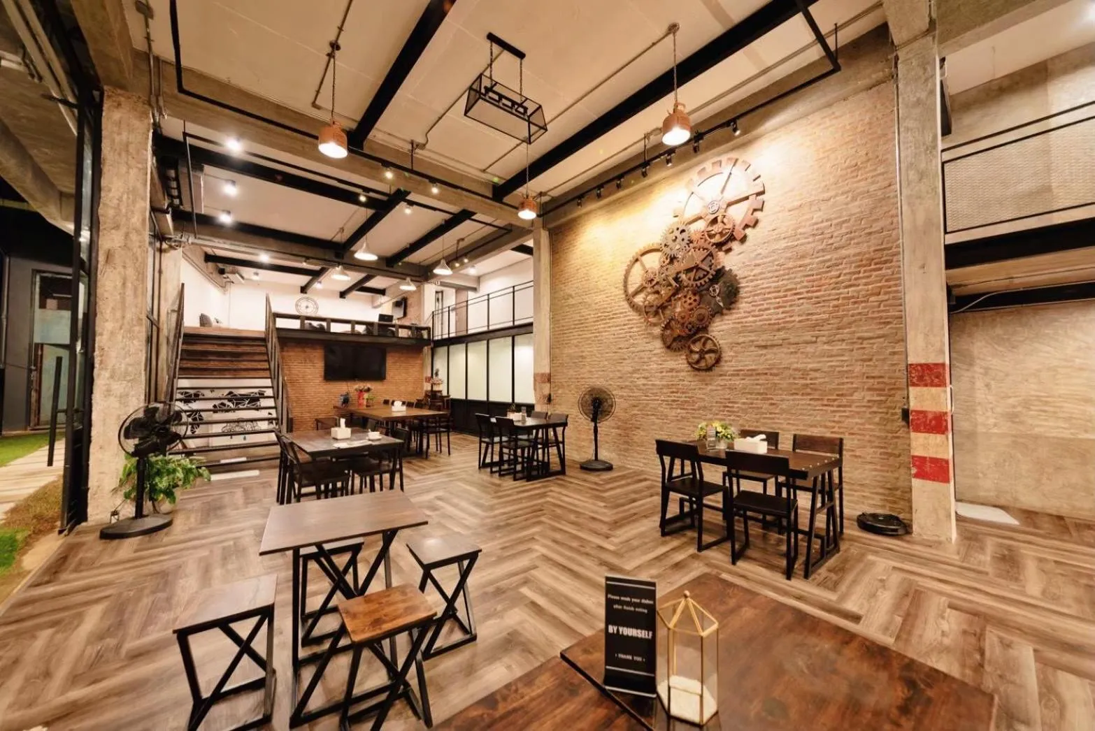 Restaurant/places to eat in The Entaneer Poshtel