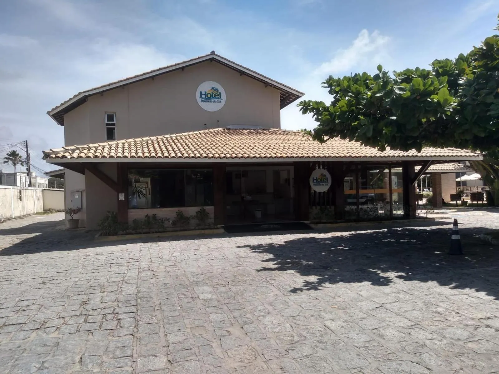 Property building in Hotel Pousada do Sol
