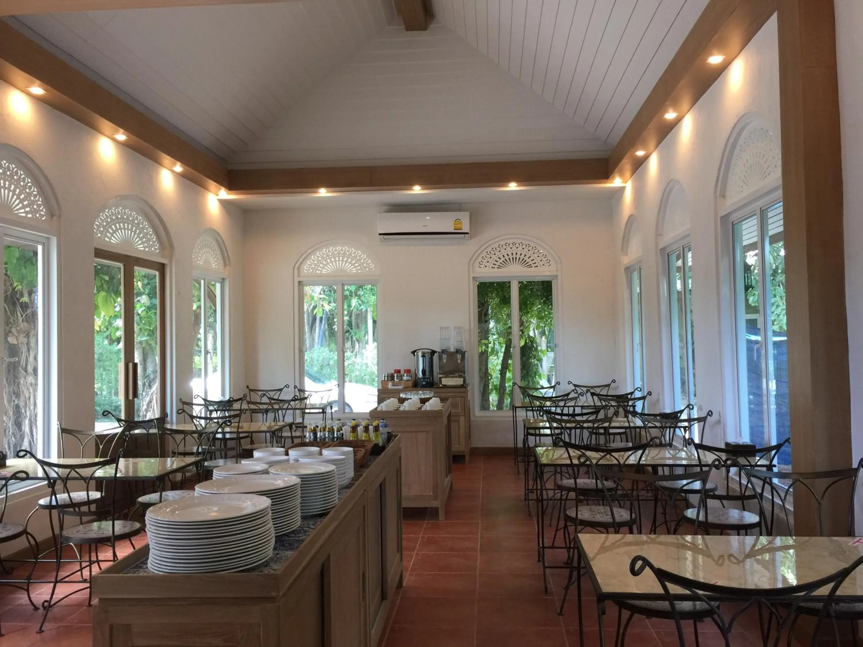 Restaurant/places to eat in Rommai Greenpark