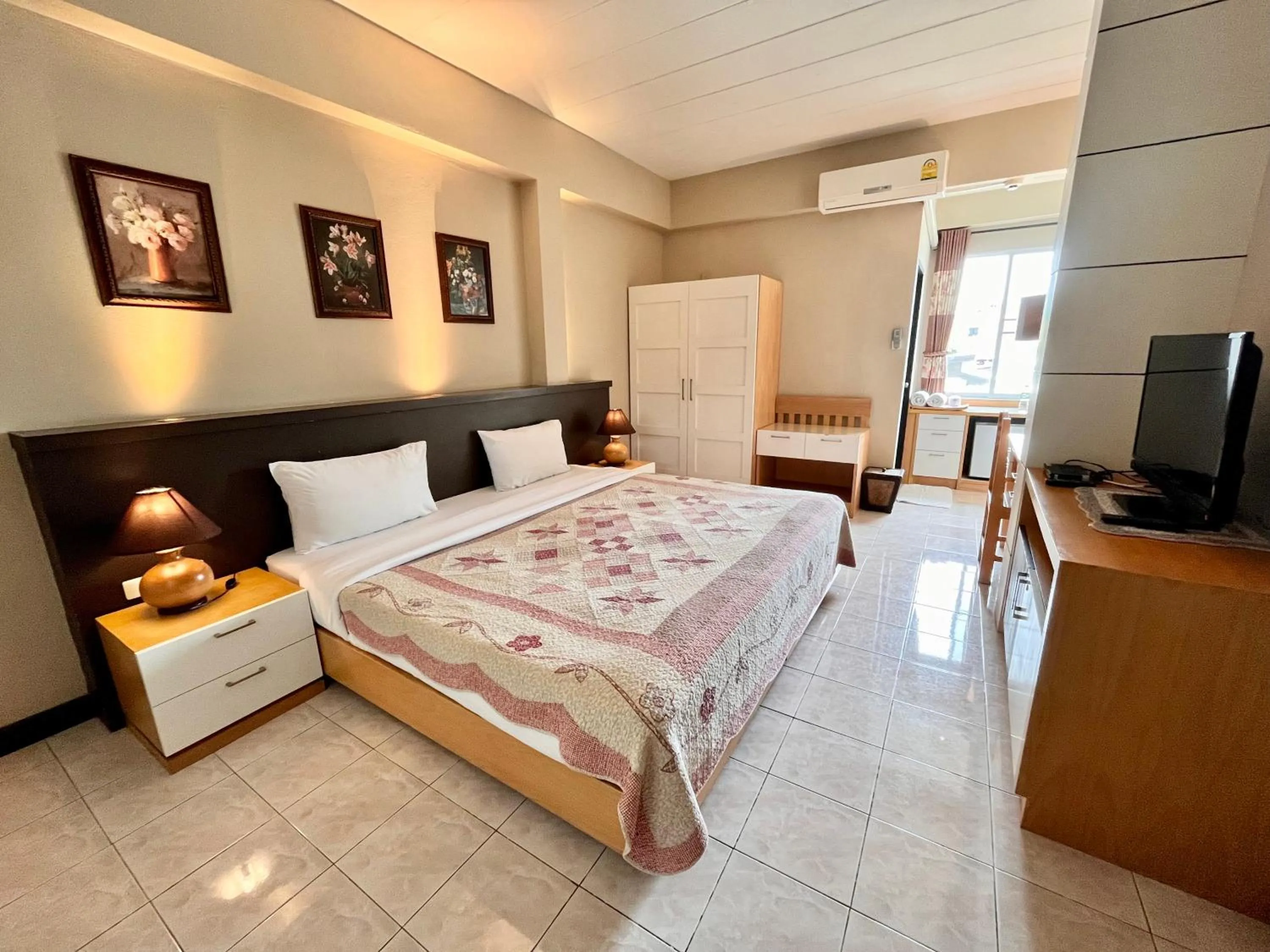 Bedroom, Bed in Rommai Greenpark