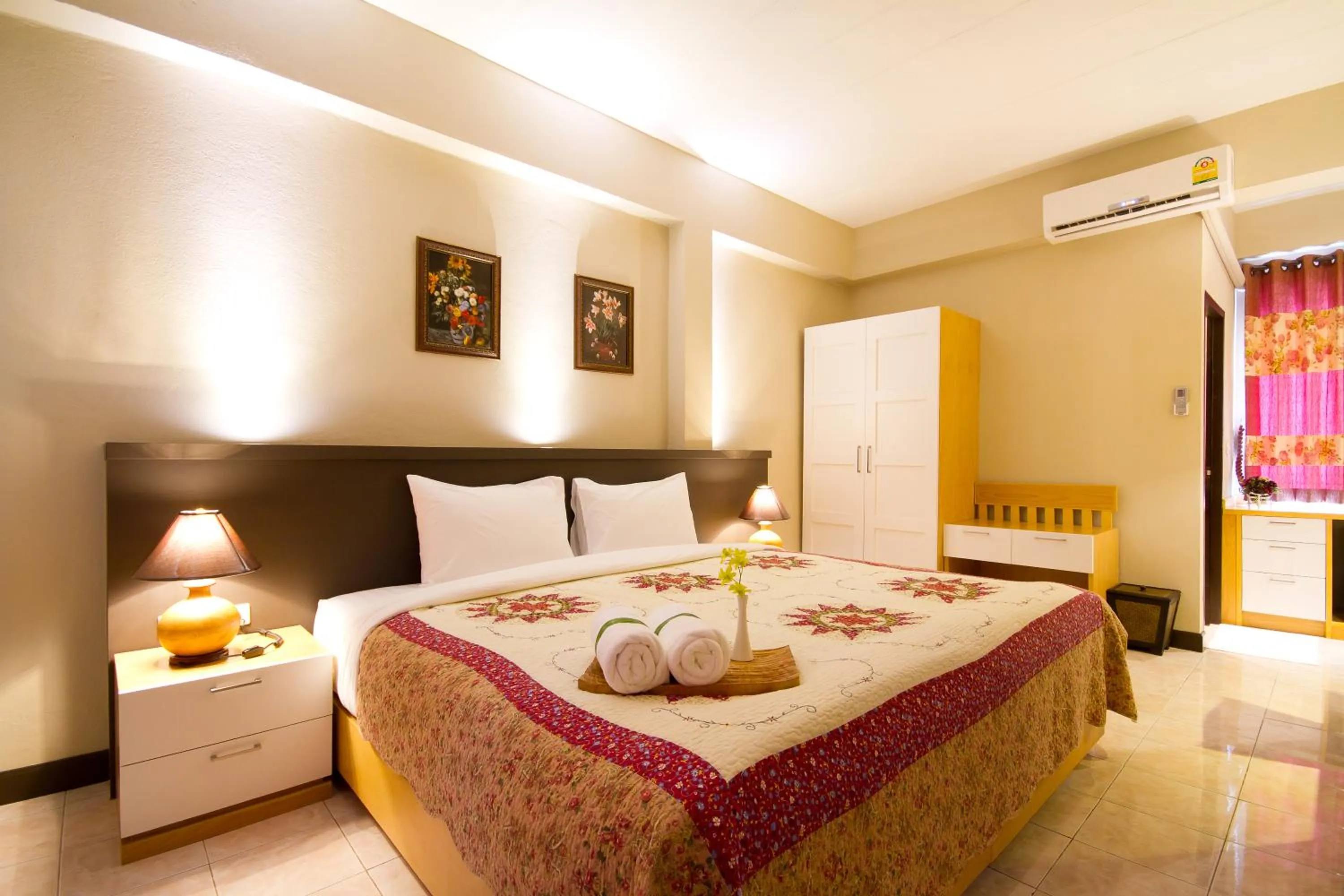 Photo of the whole room, Bed in Rommai Greenpark