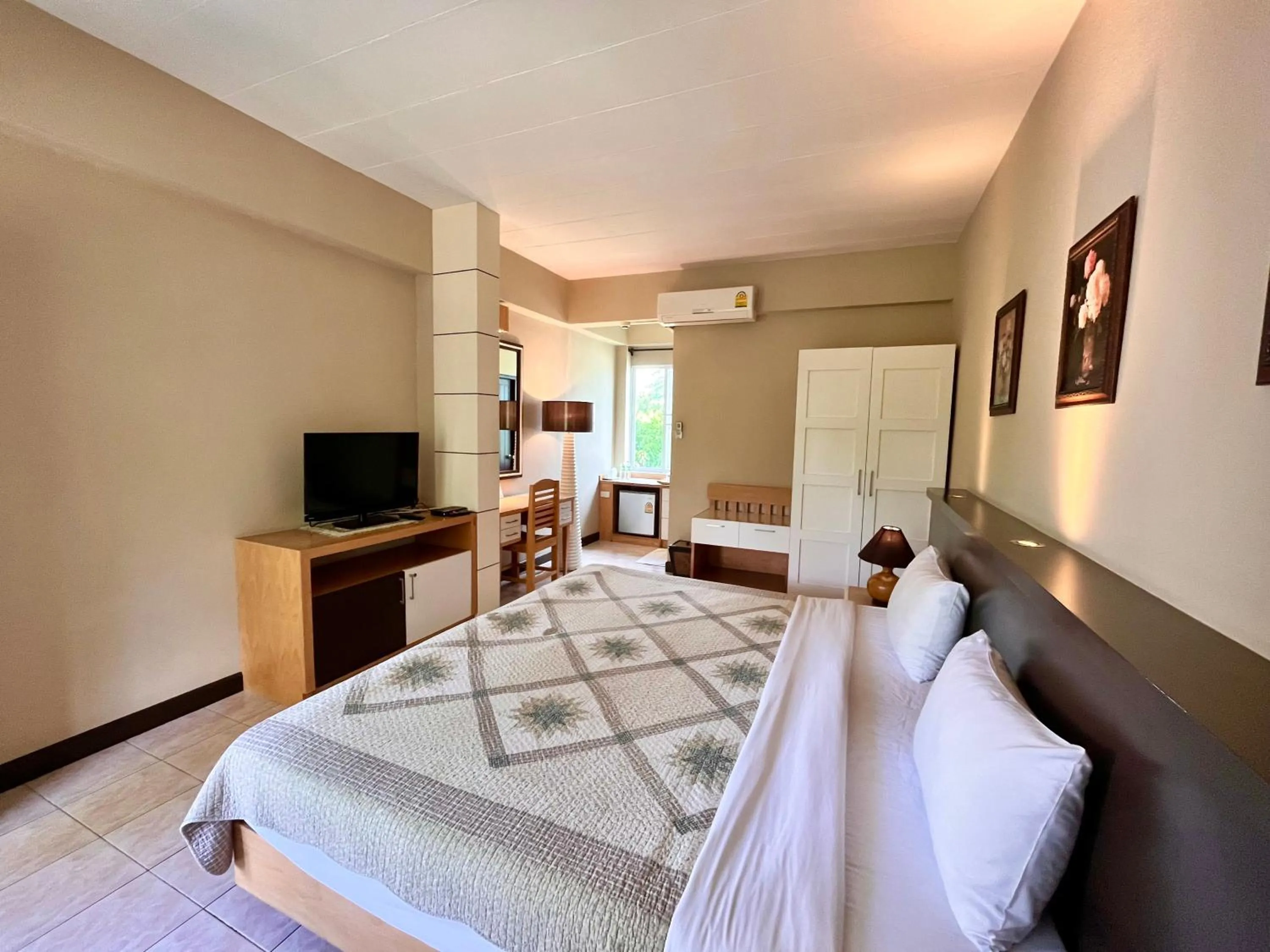 Bedroom, Bed in Rommai Greenpark