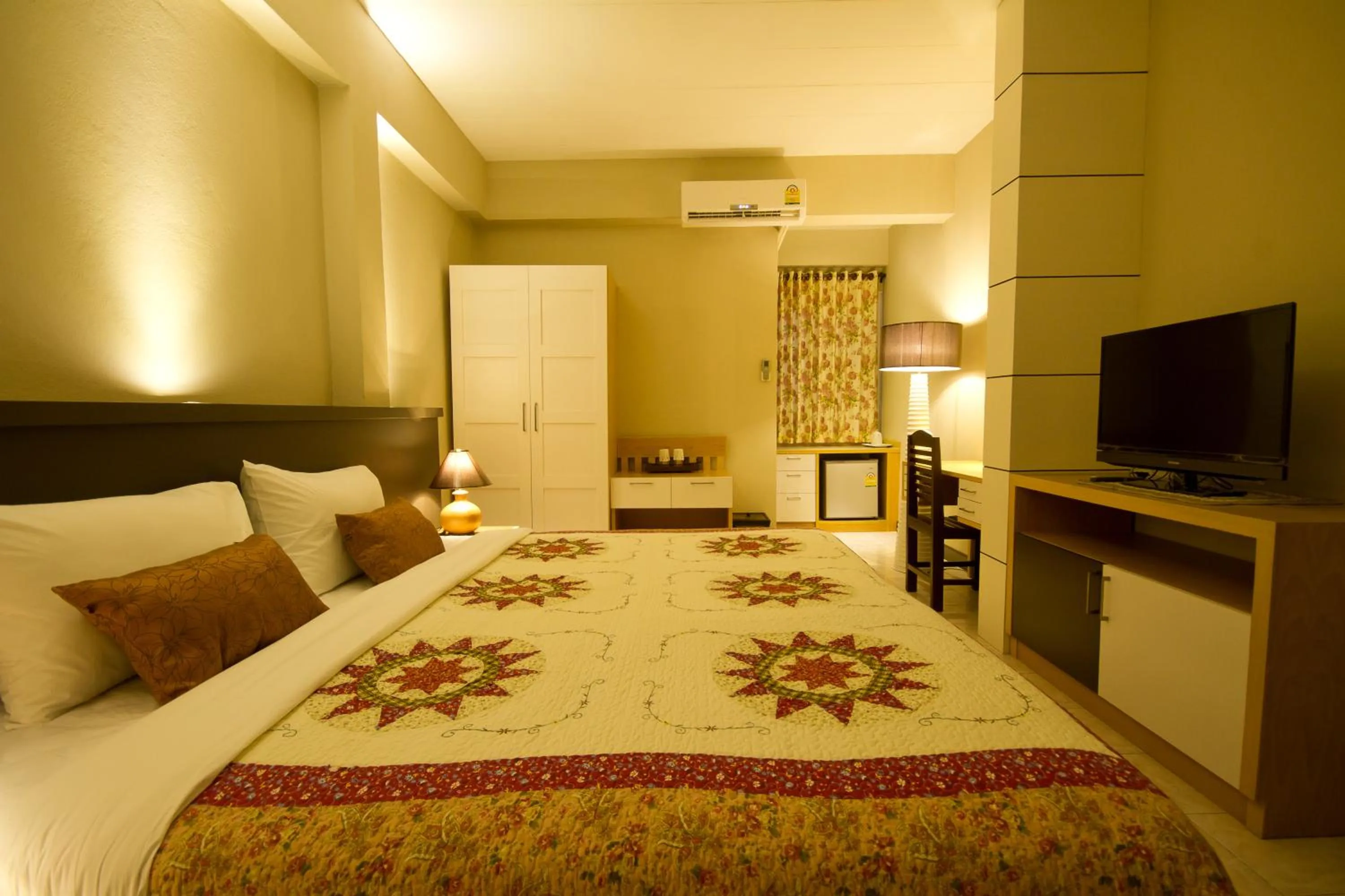 Photo of the whole room, Bed in Rommai Greenpark